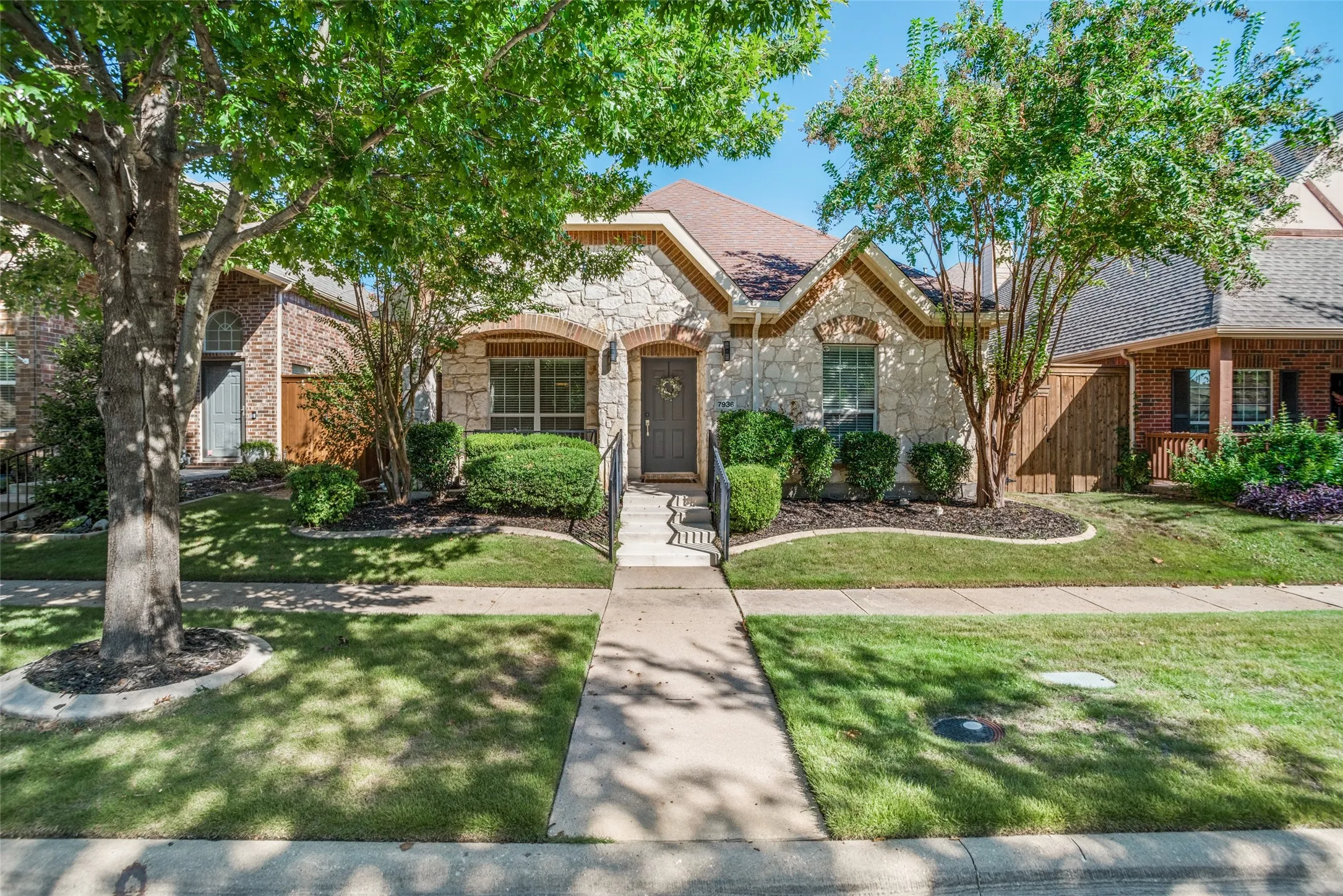 Single Family Residence For Sale in Collin County , 7936 Southmark Drive, Frisco, Texas 75035, 3 Bedroom, 2 Bathroom, 2 Garage spaces, 1,906 Sqft, built in 2006, mls#21405103, Real Estate Agent in Frisco, Homes For Sale in Collin county, Homes For Sale in Frisco, Realtor in Frisco Texas, Real Estate Brokerage Independent Realty Texas, Luminita Cordes Realtor