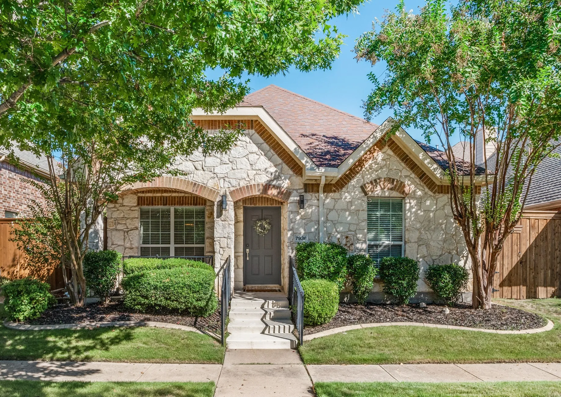 Single Family Residence For Sale in Collin County , 7936 Southmark Drive, Frisco, Texas 75035, 3 Bedroom, 2 Bathroom, 2 Garage spaces, 1,906 Sqft, built in 2006, mls#21405103, Real Estate Agent in Frisco, Homes For Sale in Collin county, Homes For Sale in Frisco, Realtor in Frisco Texas, Real Estate Brokerage Independent Realty Texas, Luminita Cordes Realtor