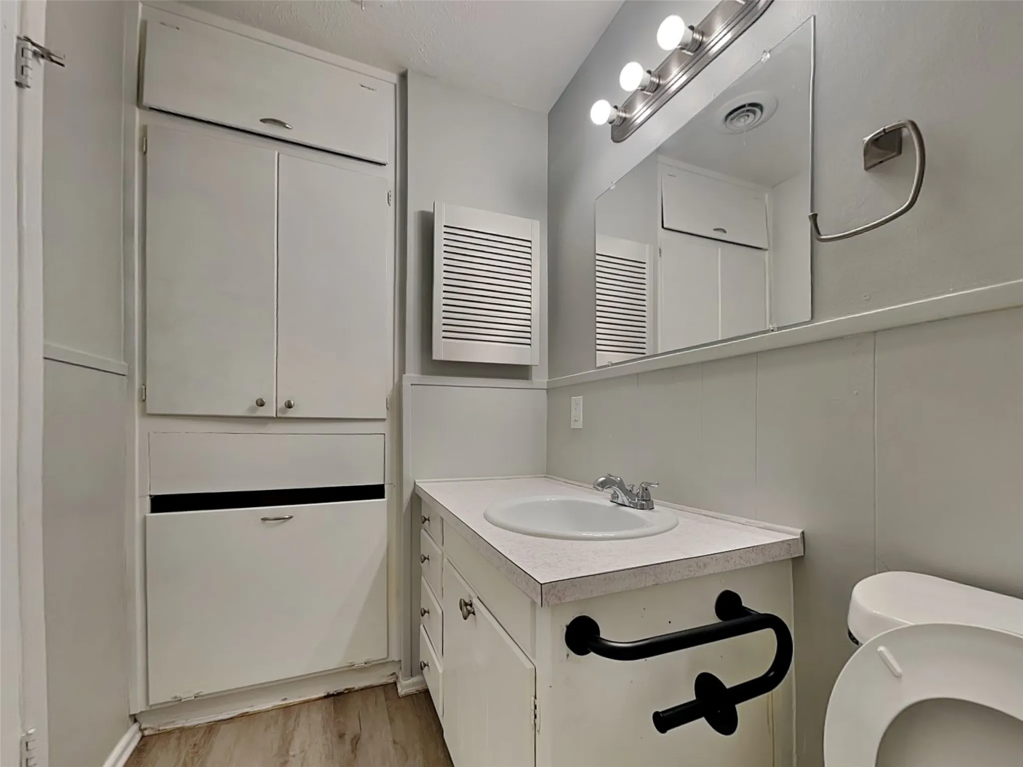Single Family Residence For Rent in Tarrant County , 605 Thompson Drive, Saginaw, Texas 76179, 3 Bedroom, 2 Bathroom, 2 Garage spaces, 1,292 Sqft, built in 1965, mls#21405085, Real Estate Agent in Saginaw, Homes For Rent in Tarrant county, Homes For Rent in Saginaw, Realtor in Saginaw Texas, Real Estate Brokerage Independent Realty Texas, Luminita Cordes Realtor