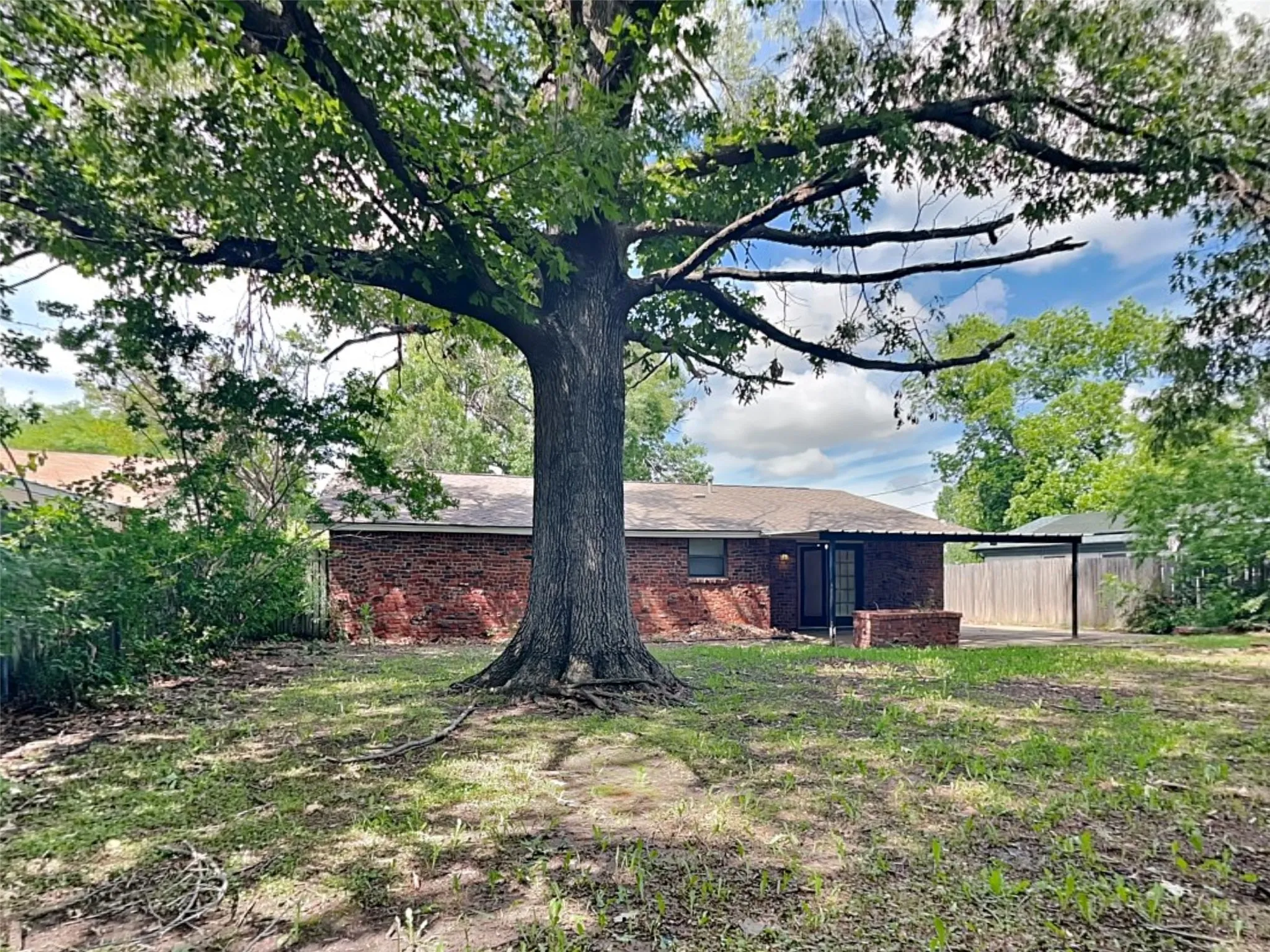 Single Family Residence For Rent in Tarrant County , 605 Thompson Drive, Saginaw, Texas 76179, 3 Bedroom, 2 Bathroom, 2 Garage spaces, 1,292 Sqft, built in 1965, mls#21405085, Real Estate Agent in Saginaw, Homes For Rent in Tarrant county, Homes For Rent in Saginaw, Realtor in Saginaw Texas, Real Estate Brokerage Independent Realty Texas, Luminita Cordes Realtor