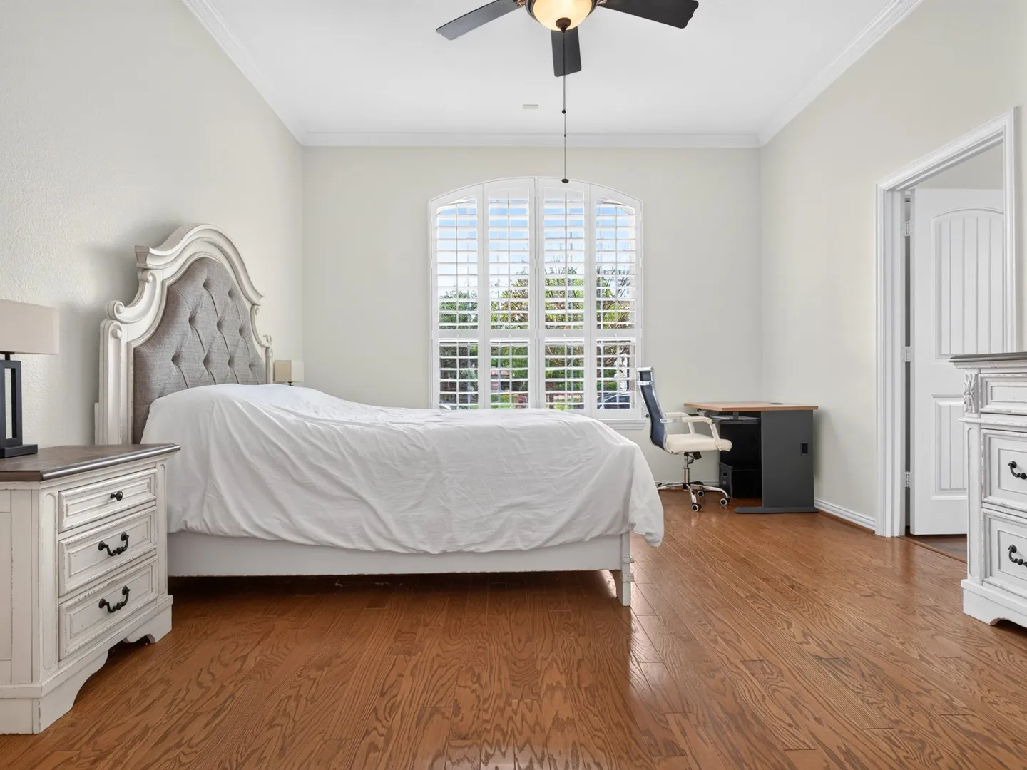 Wood-finish flooring throughout