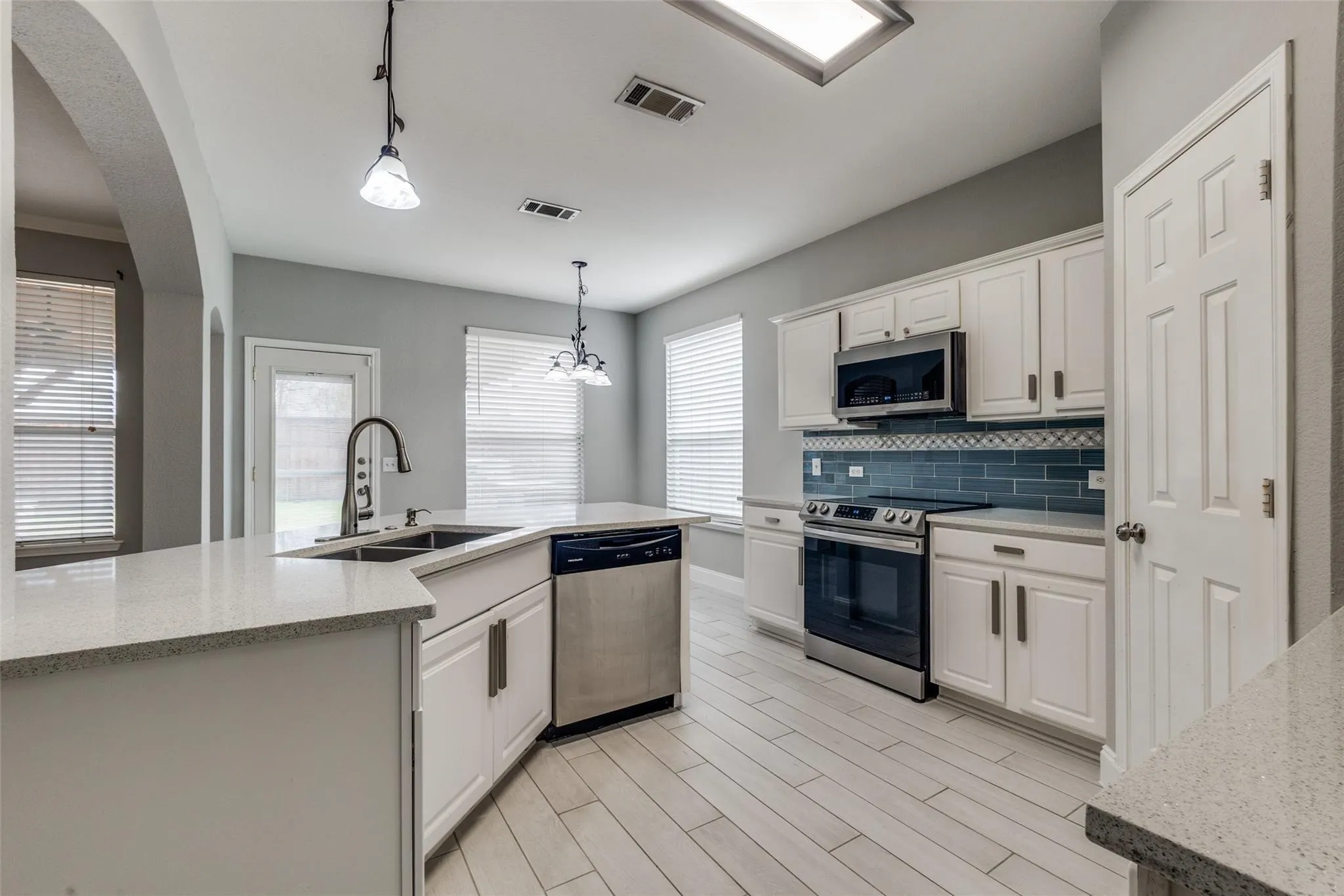 Single Family Residence For Rent in Denton County , 1625 Mallard Drive, Corinth, Texas 76210, 3 Bedroom, 2 Bathroom, 2 Garage spaces, 2,186 Sqft, built in 1998, mls#21403586, Real Estate Agent in Corinth, Homes For Rent in Denton county, Homes For Rent in Corinth, Realtor in Corinth Texas, Real Estate Brokerage Independent Realty Texas, Luminita Cordes Realtor