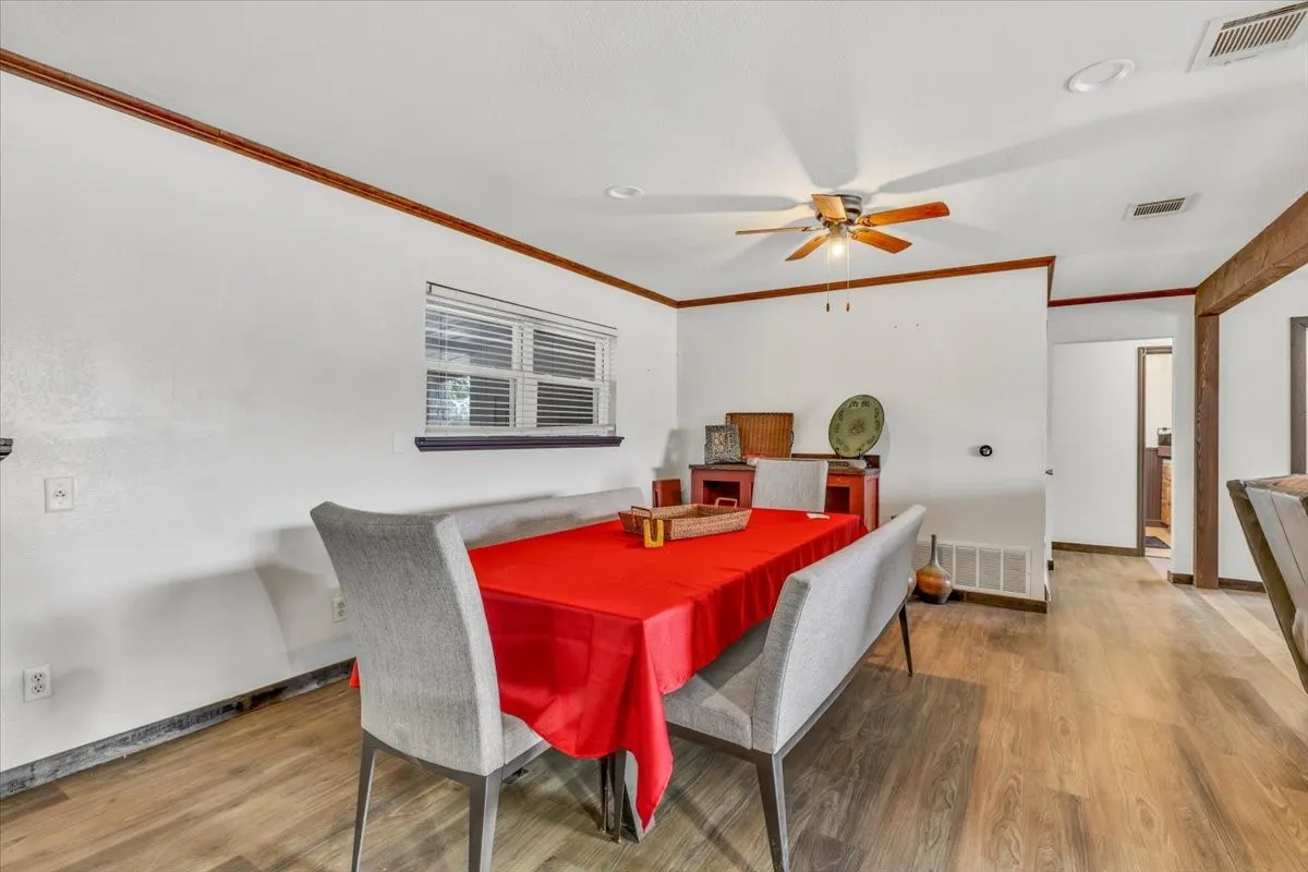 Single Family Residence For Sale in Erath County , 760 College Farm, Stephenville, Texas 76401, 3 Bedroom, 3 Bathroom, Garage spaces, 1,873 Sqft, built in 1952, mls#21405108, Real Estate Agent in Stephenville, Homes For Sale in Erath county, Homes For Sale in Stephenville, Realtor in Stephenville Texas, Real Estate Brokerage Independent Realty Texas, Luminita Cordes Realtor