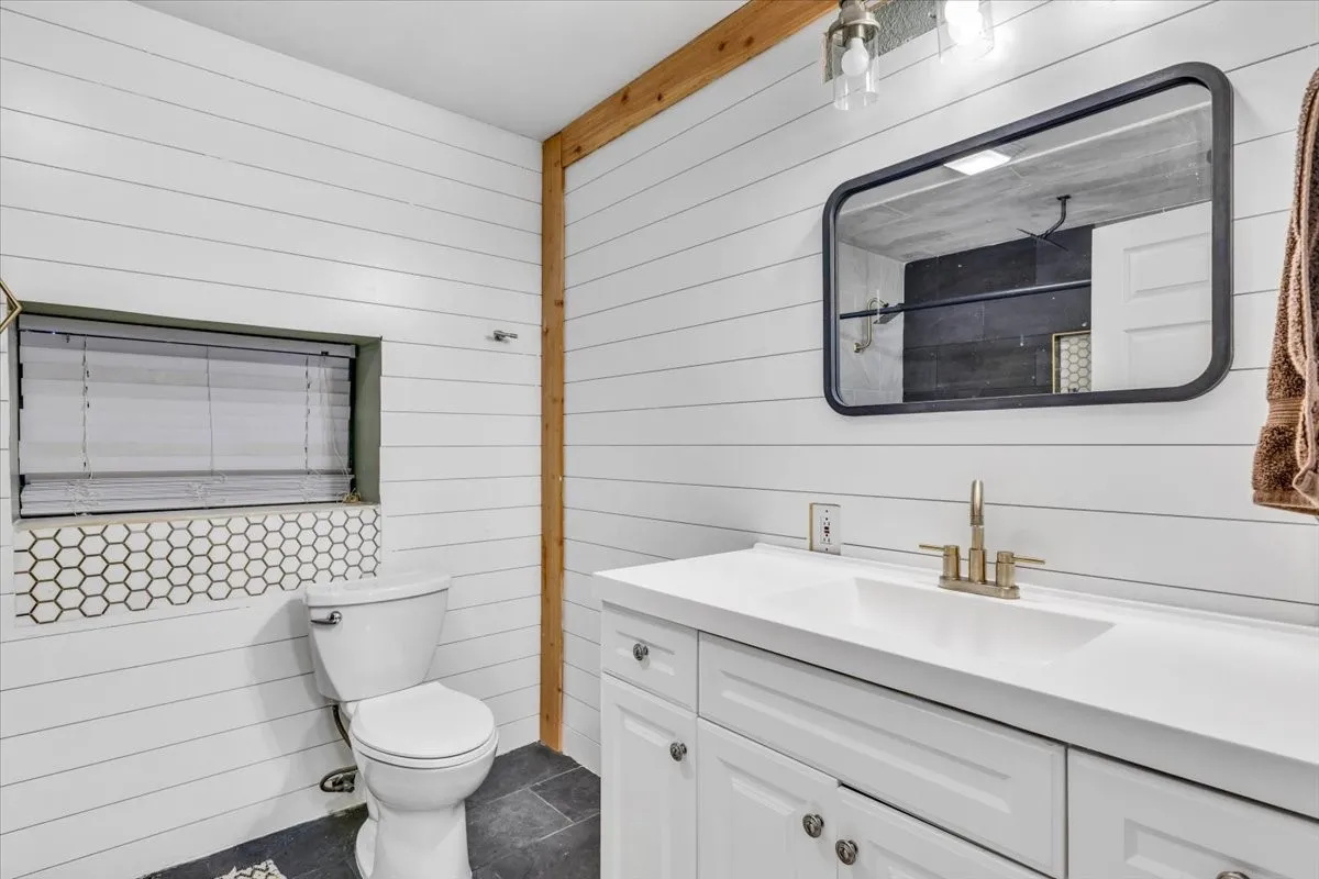 Single Family Residence For Sale in Erath County , 760 College Farm, Stephenville, Texas 76401, 3 Bedroom, 3 Bathroom, Garage spaces, 1,873 Sqft, built in 1952, mls#21405108, Real Estate Agent in Stephenville, Homes For Sale in Erath county, Homes For Sale in Stephenville, Realtor in Stephenville Texas, Real Estate Brokerage Independent Realty Texas, Luminita Cordes Realtor