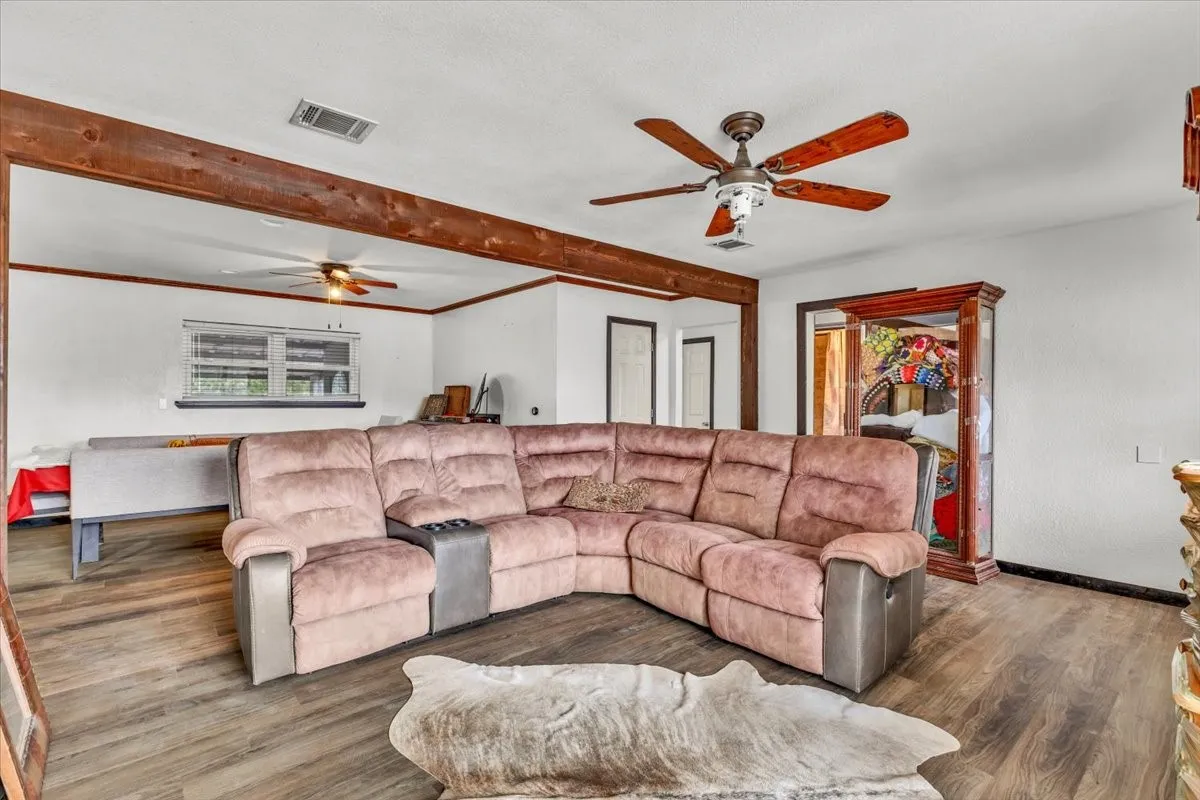 Single Family Residence For Sale in Erath County , 760 College Farm, Stephenville, Texas 76401, 3 Bedroom, 3 Bathroom, Garage spaces, 1,873 Sqft, built in 1952, mls#21405108, Real Estate Agent in Stephenville, Homes For Sale in Erath county, Homes For Sale in Stephenville, Realtor in Stephenville Texas, Real Estate Brokerage Independent Realty Texas, Luminita Cordes Realtor