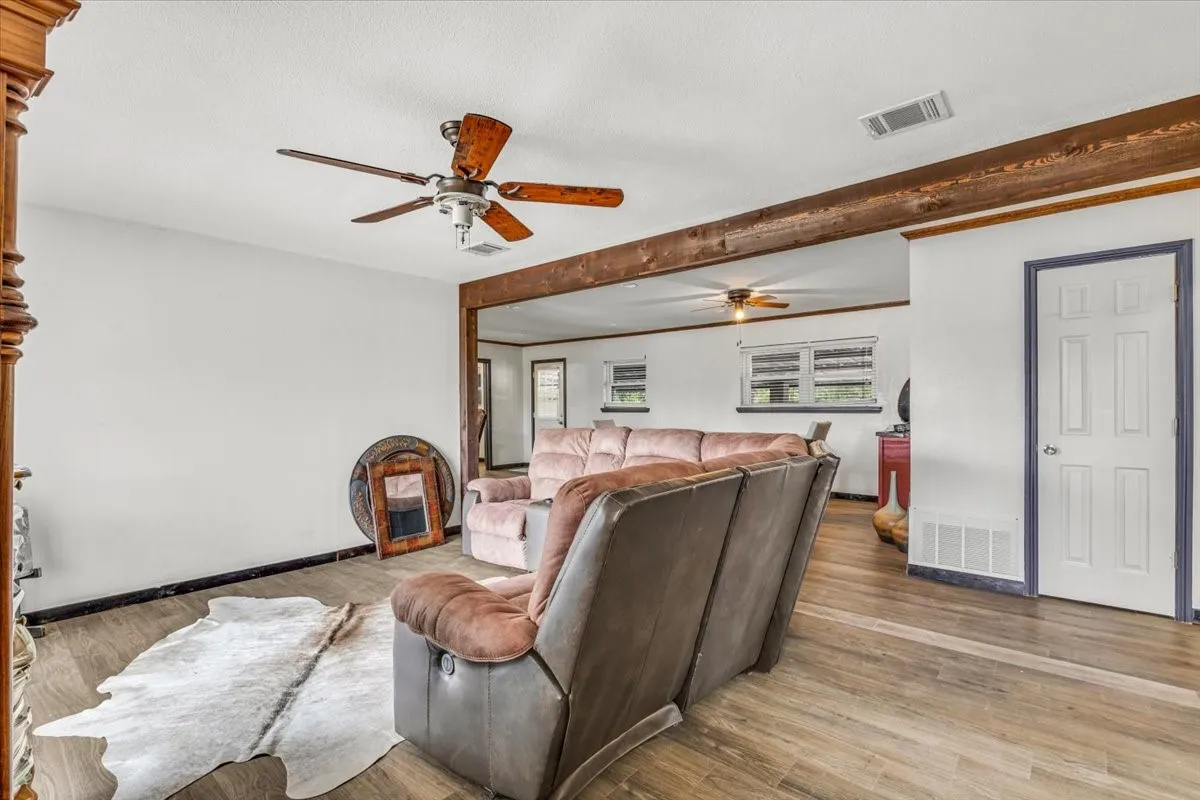 Single Family Residence For Sale in Erath County , 760 College Farm, Stephenville, Texas 76401, 3 Bedroom, 3 Bathroom, Garage spaces, 1,873 Sqft, built in 1952, mls#21405108, Real Estate Agent in Stephenville, Homes For Sale in Erath county, Homes For Sale in Stephenville, Realtor in Stephenville Texas, Real Estate Brokerage Independent Realty Texas, Luminita Cordes Realtor