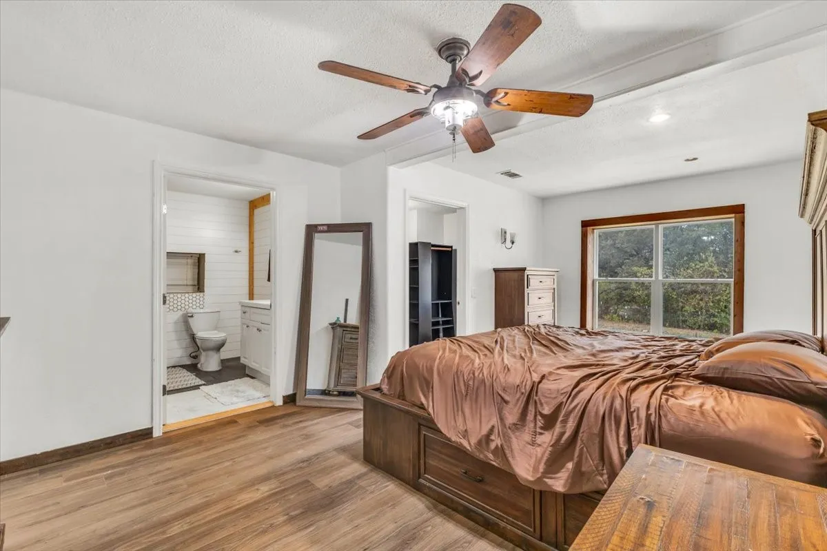 Single Family Residence For Sale in Erath County , 760 College Farm, Stephenville, Texas 76401, 3 Bedroom, 3 Bathroom, Garage spaces, 1,873 Sqft, built in 1952, mls#21405108, Real Estate Agent in Stephenville, Homes For Sale in Erath county, Homes For Sale in Stephenville, Realtor in Stephenville Texas, Real Estate Brokerage Independent Realty Texas, Luminita Cordes Realtor