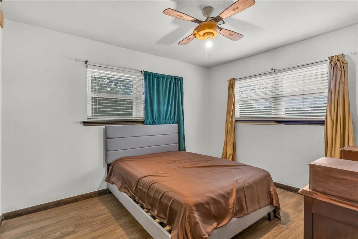 Single Family Residence For Sale in Erath County , 760 College Farm, Stephenville, Texas 76401, 3 Bedroom, 3 Bathroom, Garage spaces, 1,873 Sqft, built in 1952, mls#21405108, Real Estate Agent in Stephenville, Homes For Sale in Erath county, Homes For Sale in Stephenville, Realtor in Stephenville Texas, Real Estate Brokerage Independent Realty Texas, Luminita Cordes Realtor