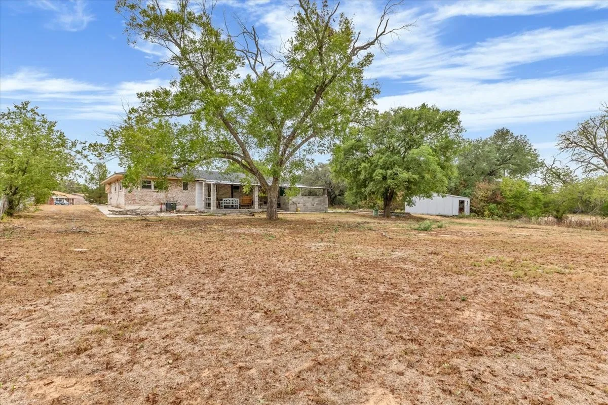 Single Family Residence For Sale in Erath County , 760 College Farm, Stephenville, Texas 76401, 3 Bedroom, 3 Bathroom, Garage spaces, 1,873 Sqft, built in 1952, mls#21405108, Real Estate Agent in Stephenville, Homes For Sale in Erath county, Homes For Sale in Stephenville, Realtor in Stephenville Texas, Real Estate Brokerage Independent Realty Texas, Luminita Cordes Realtor