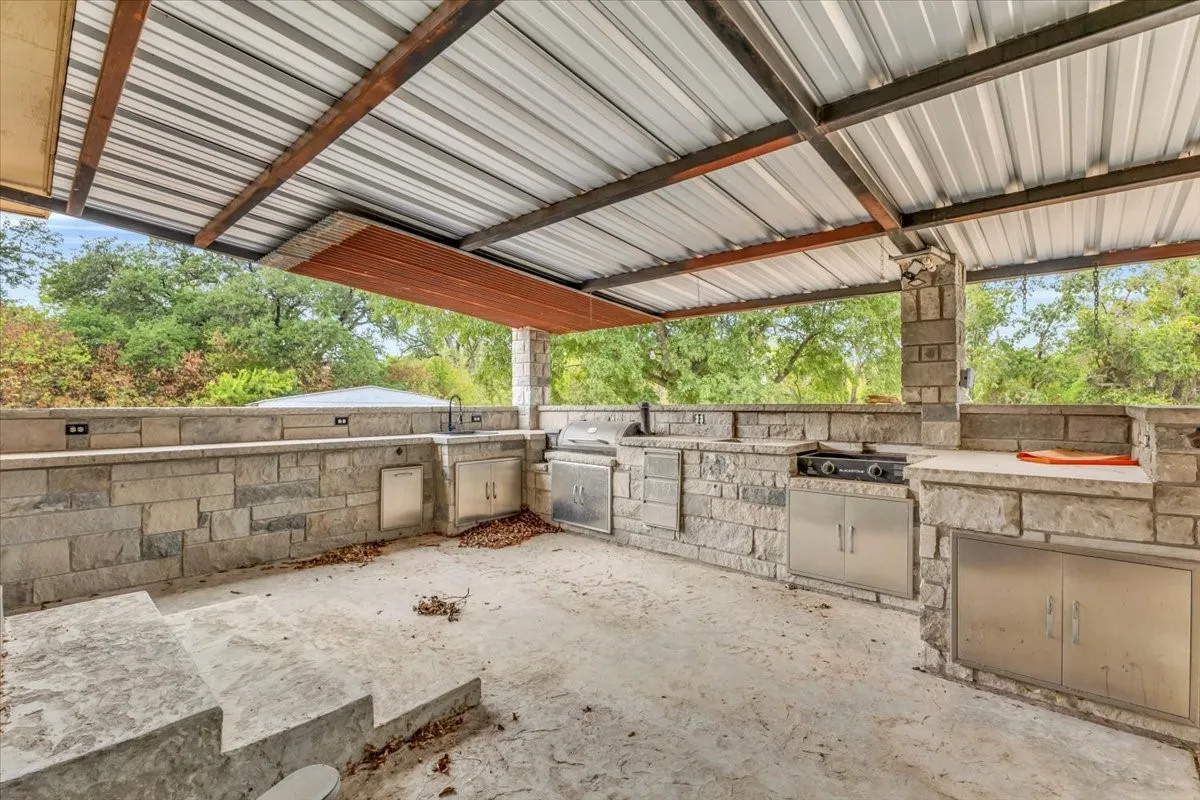 Single Family Residence For Sale in Erath County , 760 College Farm, Stephenville, Texas 76401, 3 Bedroom, 3 Bathroom, Garage spaces, 1,873 Sqft, built in 1952, mls#21405108, Real Estate Agent in Stephenville, Homes For Sale in Erath county, Homes For Sale in Stephenville, Realtor in Stephenville Texas, Real Estate Brokerage Independent Realty Texas, Luminita Cordes Realtor
