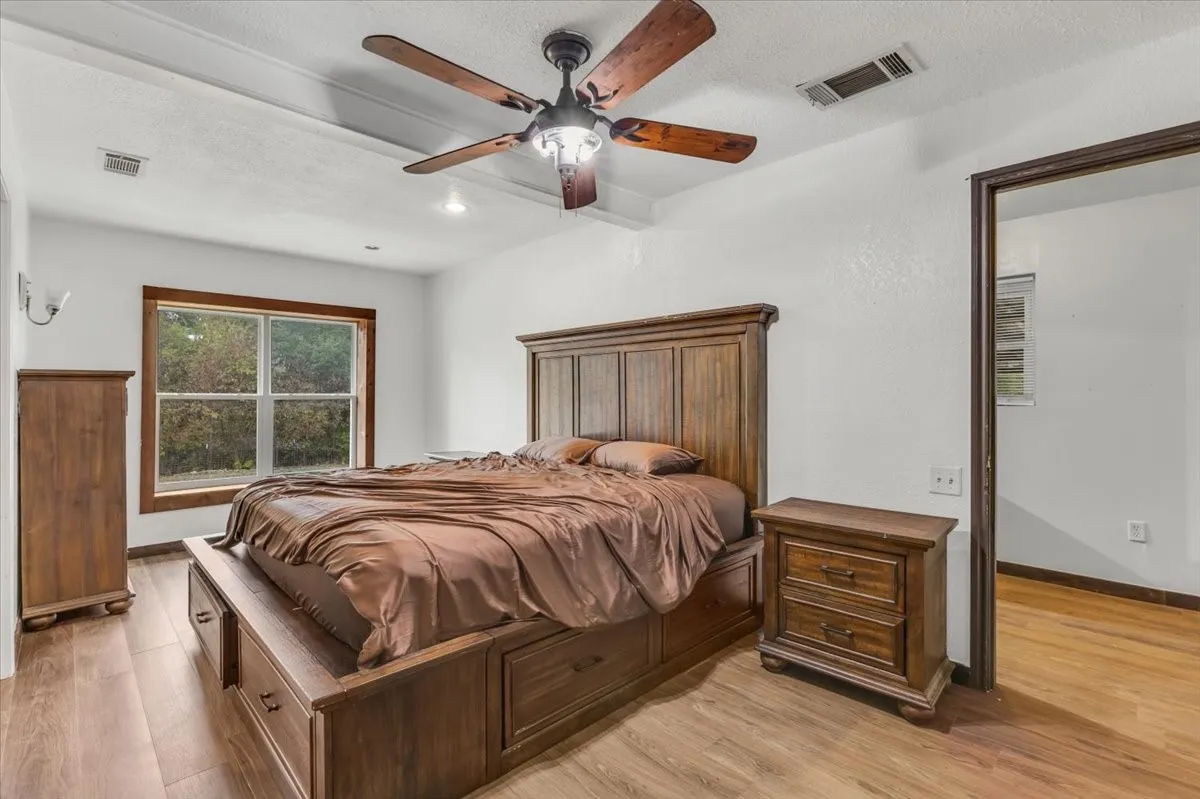 Single Family Residence For Sale in Erath County , 760 College Farm, Stephenville, Texas 76401, 3 Bedroom, 3 Bathroom, Garage spaces, 1,873 Sqft, built in 1952, mls#21405108, Real Estate Agent in Stephenville, Homes For Sale in Erath county, Homes For Sale in Stephenville, Realtor in Stephenville Texas, Real Estate Brokerage Independent Realty Texas, Luminita Cordes Realtor