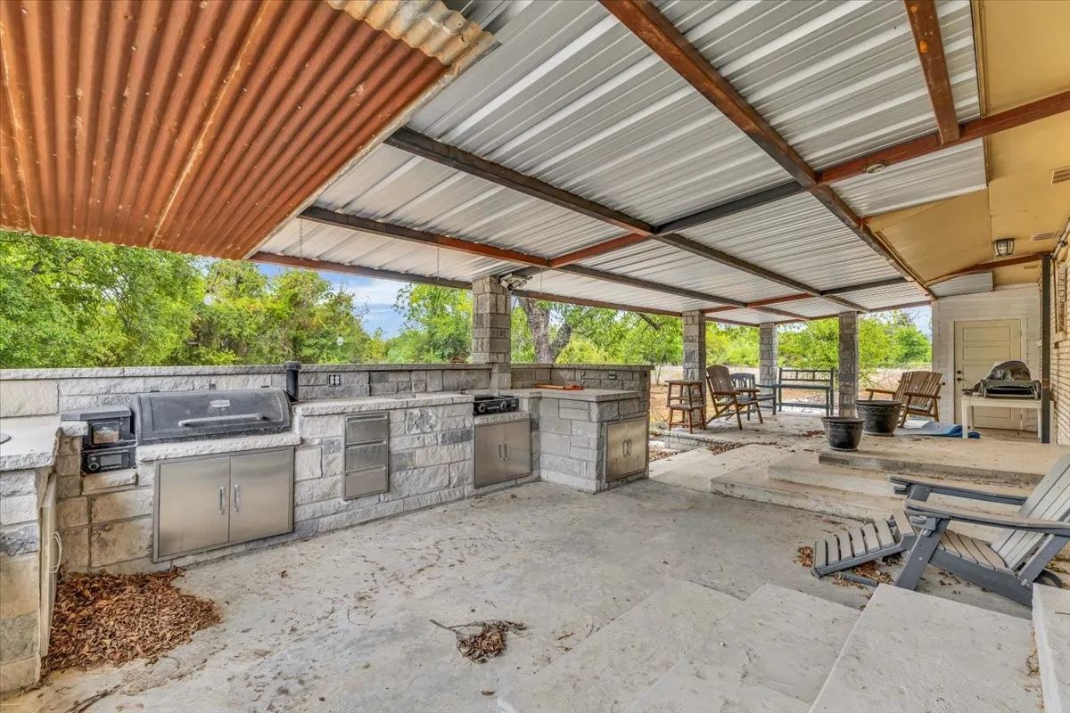 Single Family Residence For Sale in Erath County , 760 College Farm, Stephenville, Texas 76401, 3 Bedroom, 3 Bathroom, Garage spaces, 1,873 Sqft, built in 1952, mls#21405108, Real Estate Agent in Stephenville, Homes For Sale in Erath county, Homes For Sale in Stephenville, Realtor in Stephenville Texas, Real Estate Brokerage Independent Realty Texas, Luminita Cordes Realtor