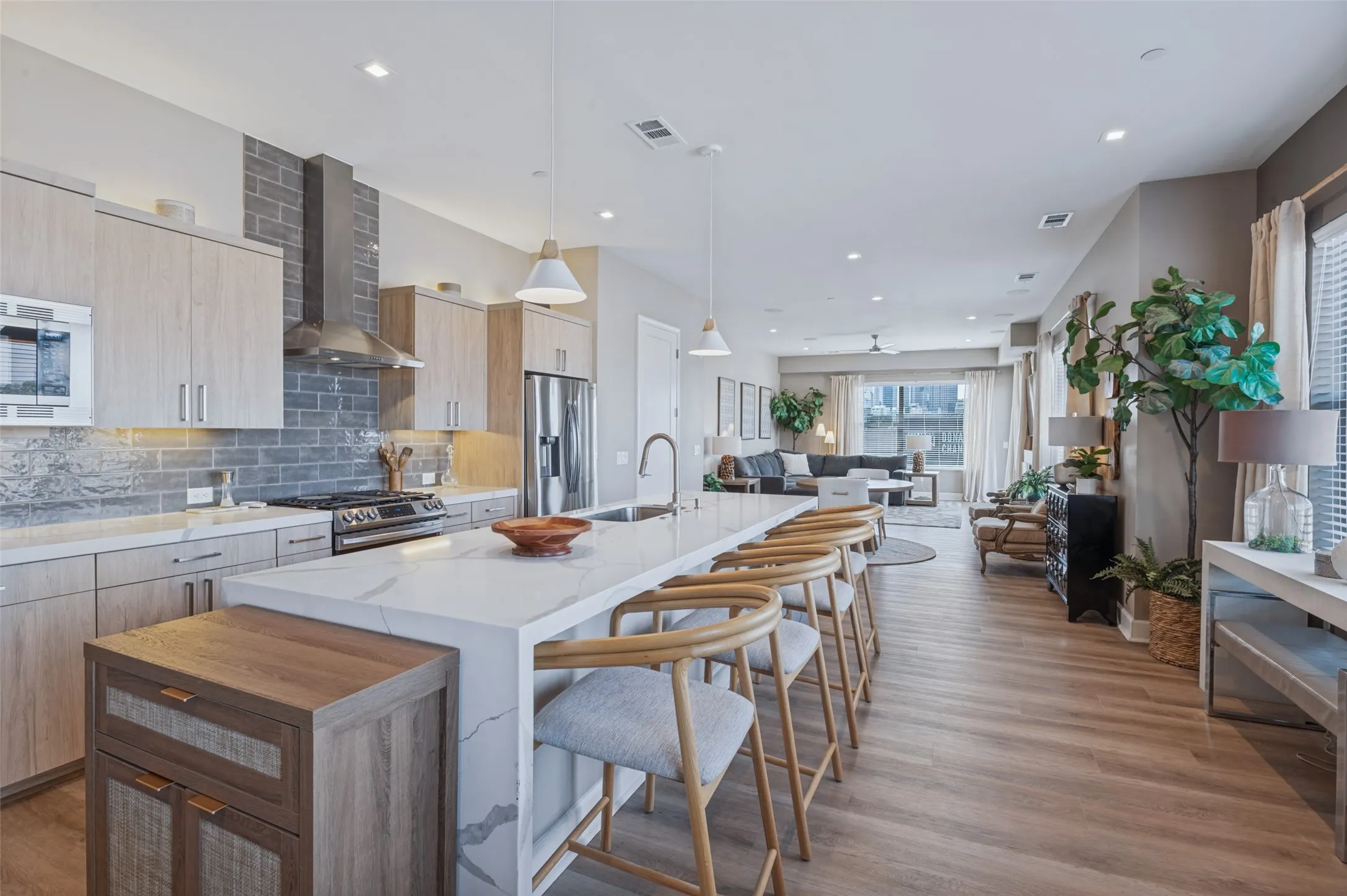 Condominium For Sale in Dallas County , 1901 S Harwood Street 305, Dallas, Texas 75215, 2 Bedroom, 3 Bathroom, Garage spaces, 2,156 Sqft, built in 2021, mls#21404997, Real Estate Agent in Dallas, Homes For Sale in Dallas county, Homes For Sale in Dallas, Realtor in Dallas Texas, Real Estate Brokerage Independent Realty Texas, Luminita Cordes Realtor