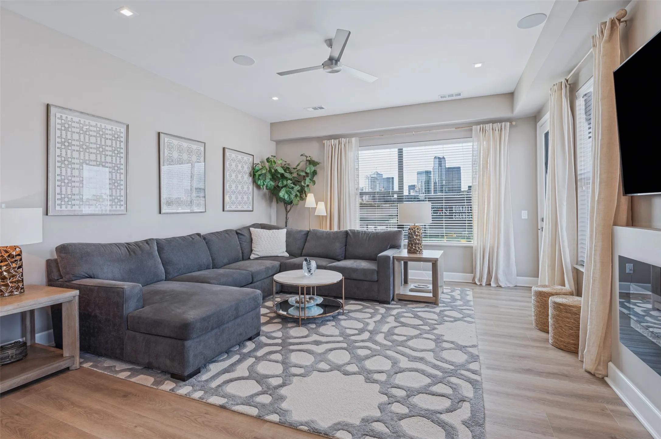 Condominium For Sale in Dallas County , 1901 S Harwood Street 305, Dallas, Texas 75215, 2 Bedroom, 3 Bathroom, Garage spaces, 2,156 Sqft, built in 2021, mls#21404997, Real Estate Agent in Dallas, Homes For Sale in Dallas county, Homes For Sale in Dallas, Realtor in Dallas Texas, Real Estate Brokerage Independent Realty Texas, Luminita Cordes Realtor
