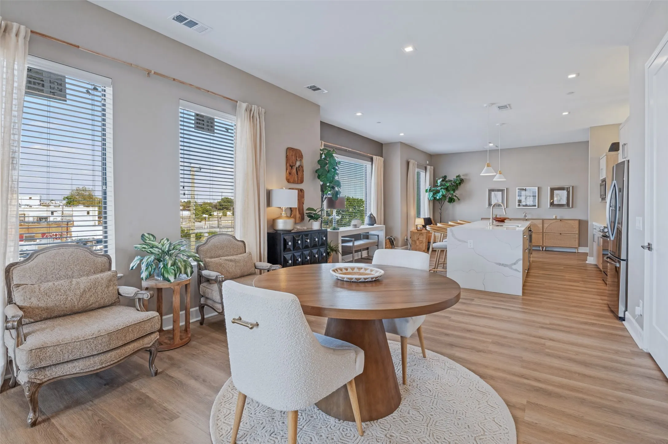 Condominium For Sale in Dallas County , 1901 S Harwood Street 305, Dallas, Texas 75215, 2 Bedroom, 3 Bathroom, Garage spaces, 2,156 Sqft, built in 2021, mls#21404997, Real Estate Agent in Dallas, Homes For Sale in Dallas county, Homes For Sale in Dallas, Realtor in Dallas Texas, Real Estate Brokerage Independent Realty Texas, Luminita Cordes Realtor