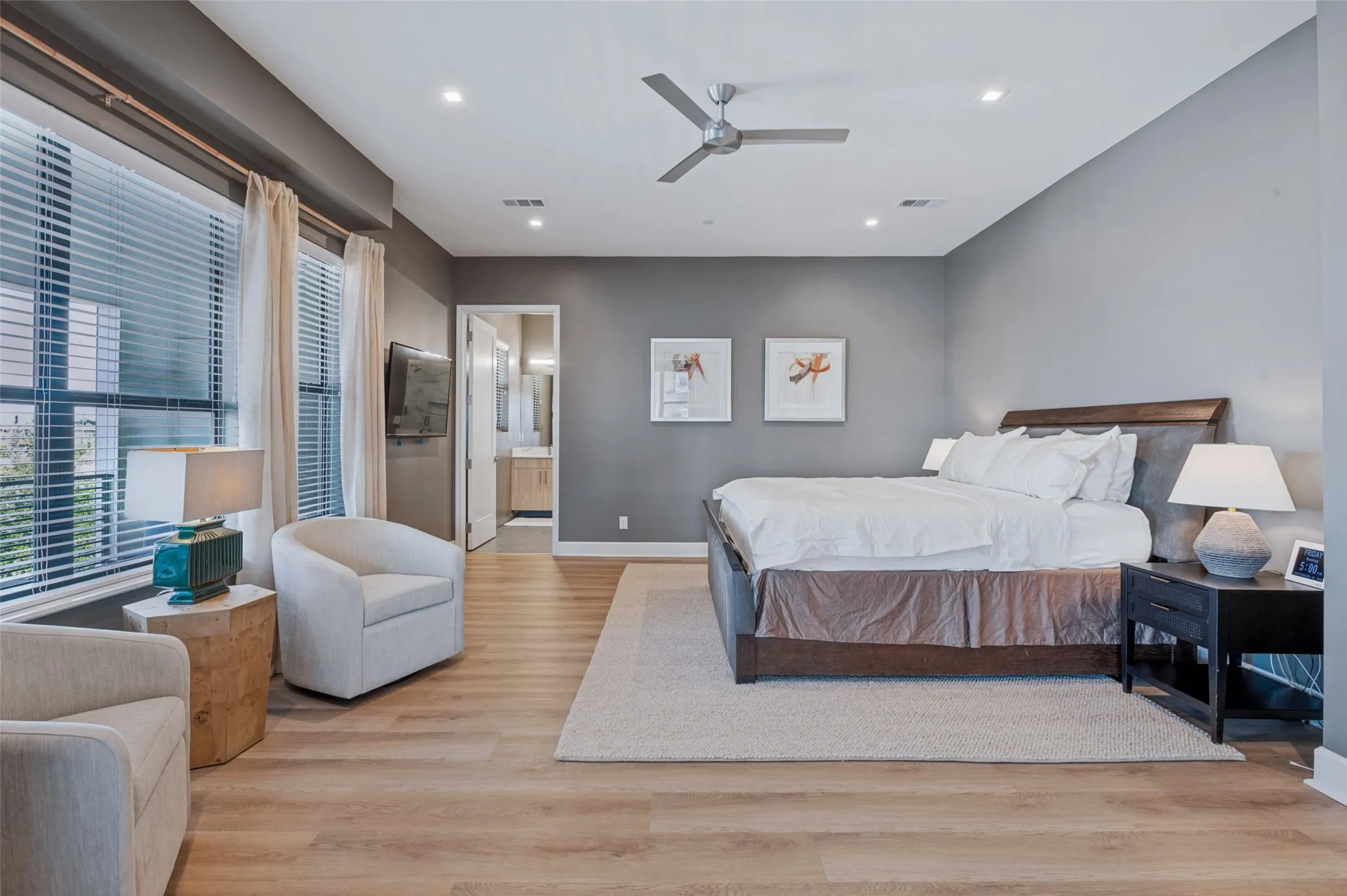 Condominium For Sale in Dallas County , 1901 S Harwood Street 305, Dallas, Texas 75215, 2 Bedroom, 3 Bathroom, Garage spaces, 2,156 Sqft, built in 2021, mls#21404997, Real Estate Agent in Dallas, Homes For Sale in Dallas county, Homes For Sale in Dallas, Realtor in Dallas Texas, Real Estate Brokerage Independent Realty Texas, Luminita Cordes Realtor