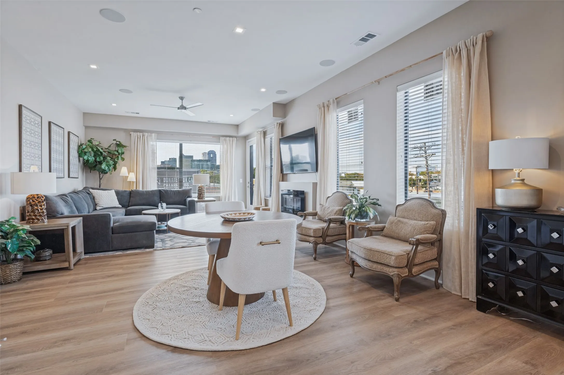 Condominium For Sale in Dallas County , 1901 S Harwood Street 305, Dallas, Texas 75215, 2 Bedroom, 3 Bathroom, Garage spaces, 2,156 Sqft, built in 2021, mls#21404997, Real Estate Agent in Dallas, Homes For Sale in Dallas county, Homes For Sale in Dallas, Realtor in Dallas Texas, Real Estate Brokerage Independent Realty Texas, Luminita Cordes Realtor