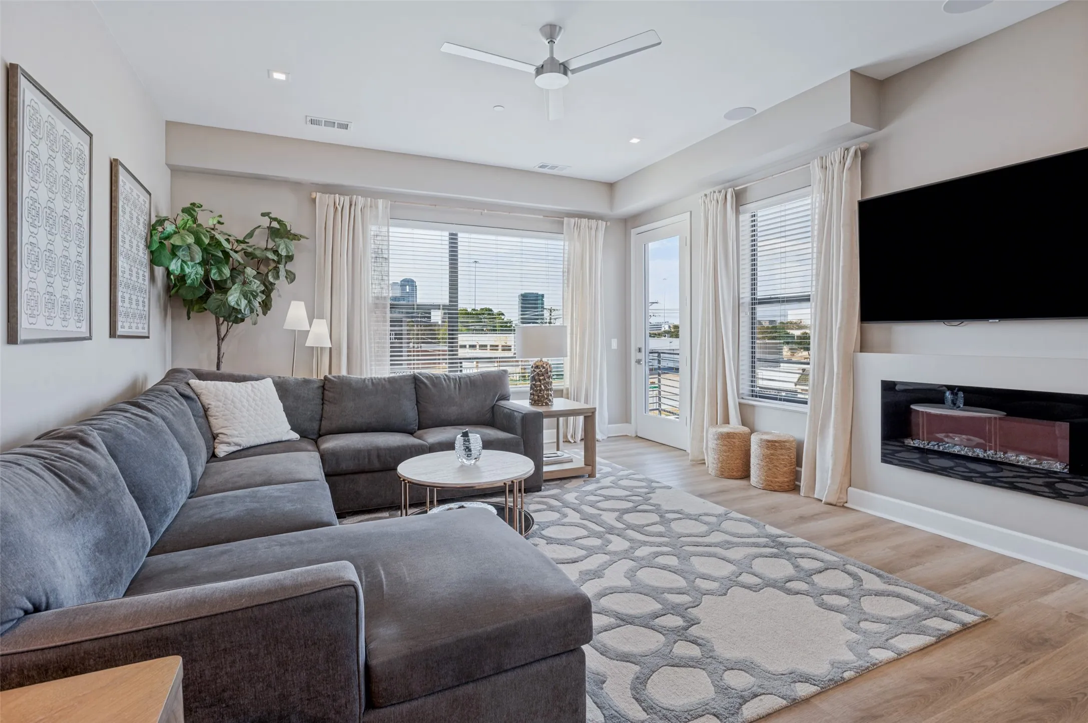 Condominium For Sale in Dallas County , 1901 S Harwood Street 305, Dallas, Texas 75215, 2 Bedroom, 3 Bathroom, Garage spaces, 2,156 Sqft, built in 2021, mls#21404997, Real Estate Agent in Dallas, Homes For Sale in Dallas county, Homes For Sale in Dallas, Realtor in Dallas Texas, Real Estate Brokerage Independent Realty Texas, Luminita Cordes Realtor