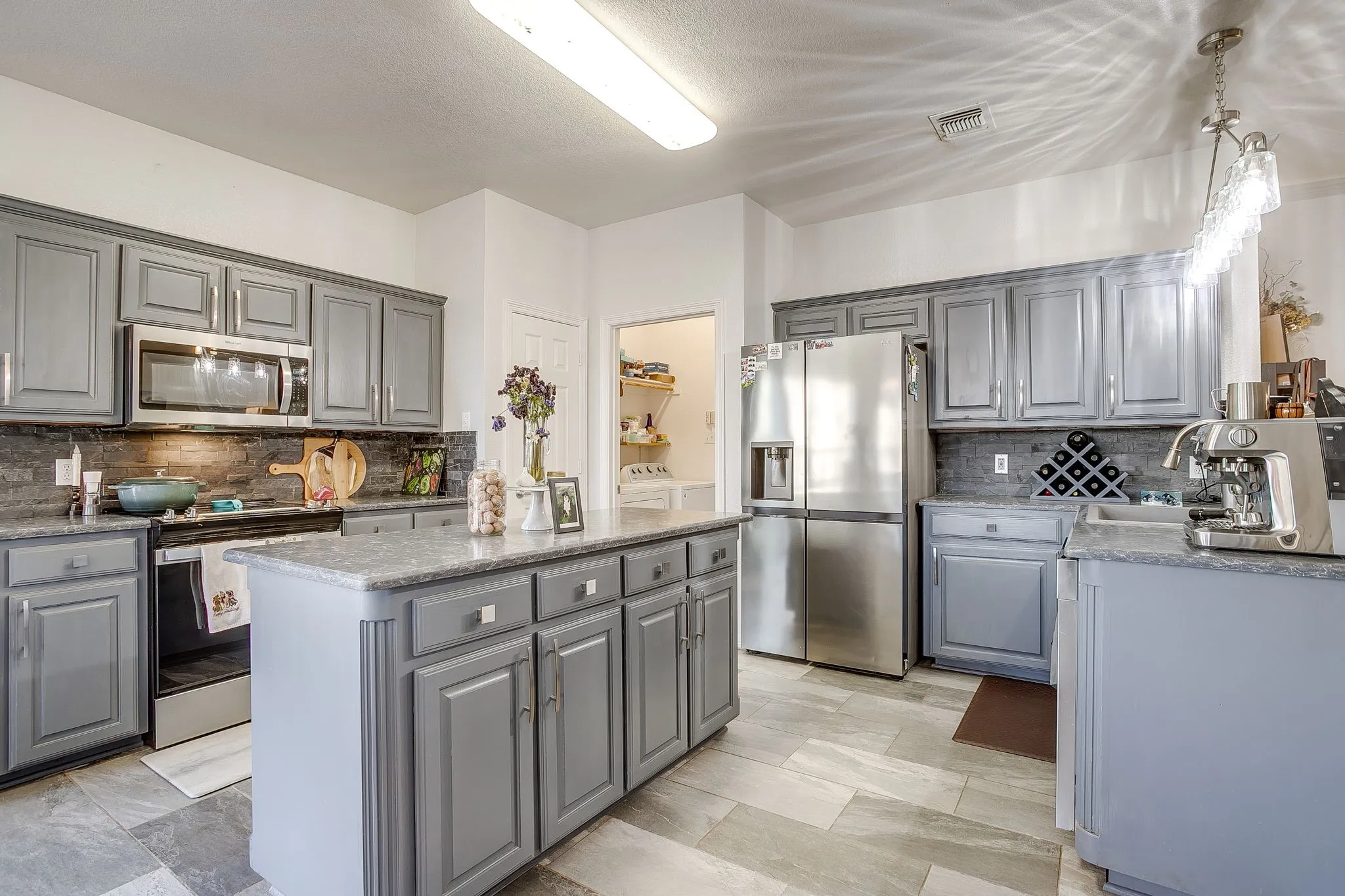 Single Family Residence For Sale in Parker County , 2226 Creek Side Drive, Weatherford, Texas 76087, 3 Bedroom, 2 Bathroom, 2 Garage spaces, 2,015 Sqft, built in 2003, mls#21404290, Real Estate Agent in Weatherford, Homes For Sale in Parker county, Homes For Sale in Weatherford, Realtor in Weatherford Texas, Real Estate Brokerage Independent Realty Texas, Luminita Cordes Realtor