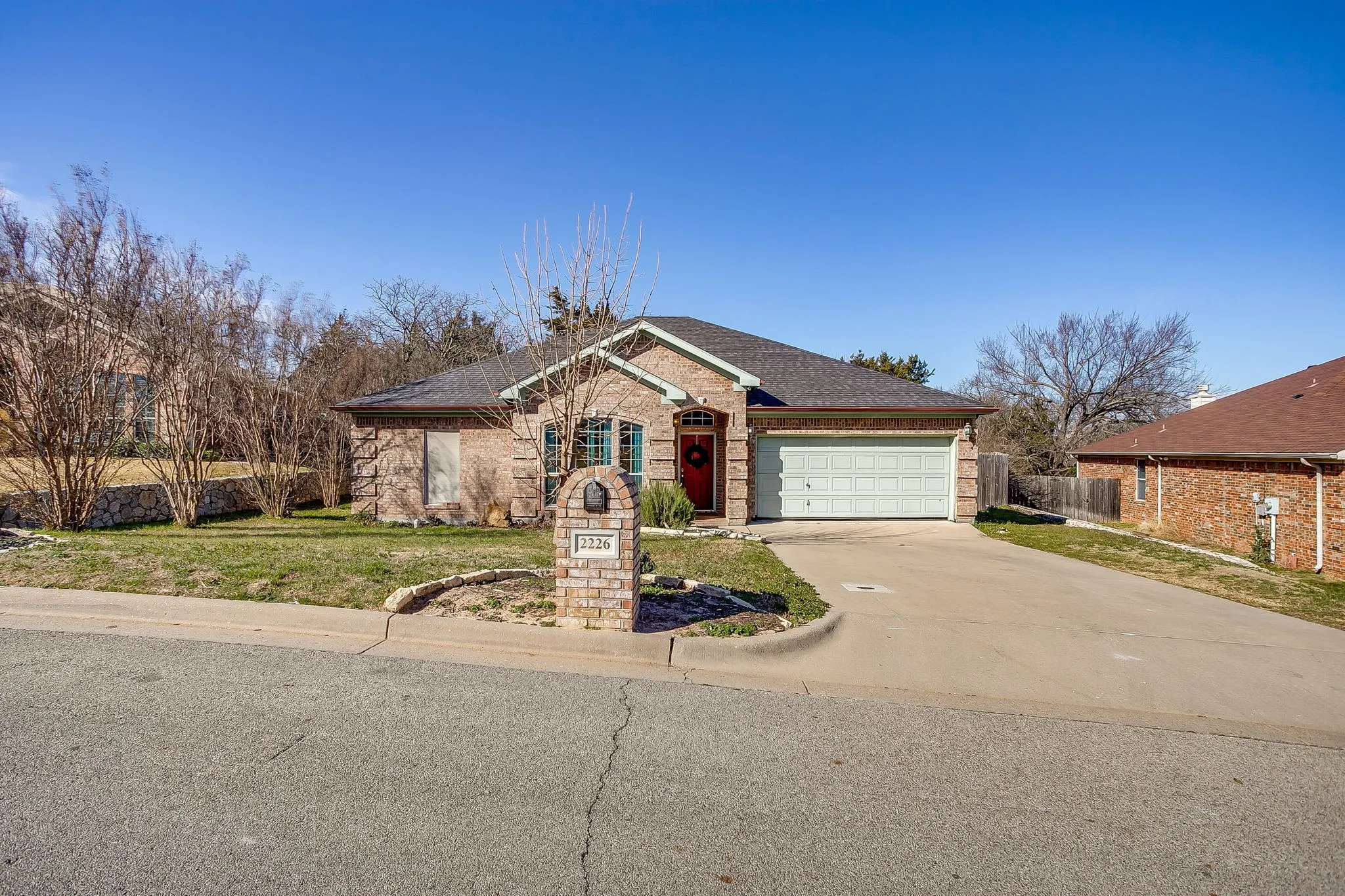 Single Family Residence For Sale in Parker County , 2226 Creek Side Drive, Weatherford, Texas 76087, 3 Bedroom, 2 Bathroom, 2 Garage spaces, 2,015 Sqft, built in 2003, mls#21404290, Real Estate Agent in Weatherford, Homes For Sale in Parker county, Homes For Sale in Weatherford, Realtor in Weatherford Texas, Real Estate Brokerage Independent Realty Texas, Luminita Cordes Realtor