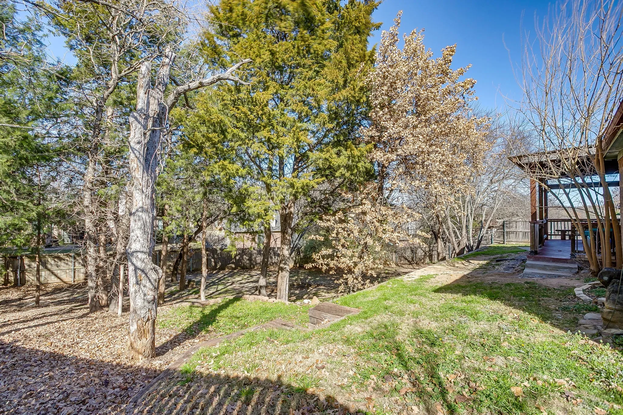 Single Family Residence For Sale in Parker County , 2226 Creek Side Drive, Weatherford, Texas 76087, 3 Bedroom, 2 Bathroom, 2 Garage spaces, 2,015 Sqft, built in 2003, mls#21404290, Real Estate Agent in Weatherford, Homes For Sale in Parker county, Homes For Sale in Weatherford, Realtor in Weatherford Texas, Real Estate Brokerage Independent Realty Texas, Luminita Cordes Realtor