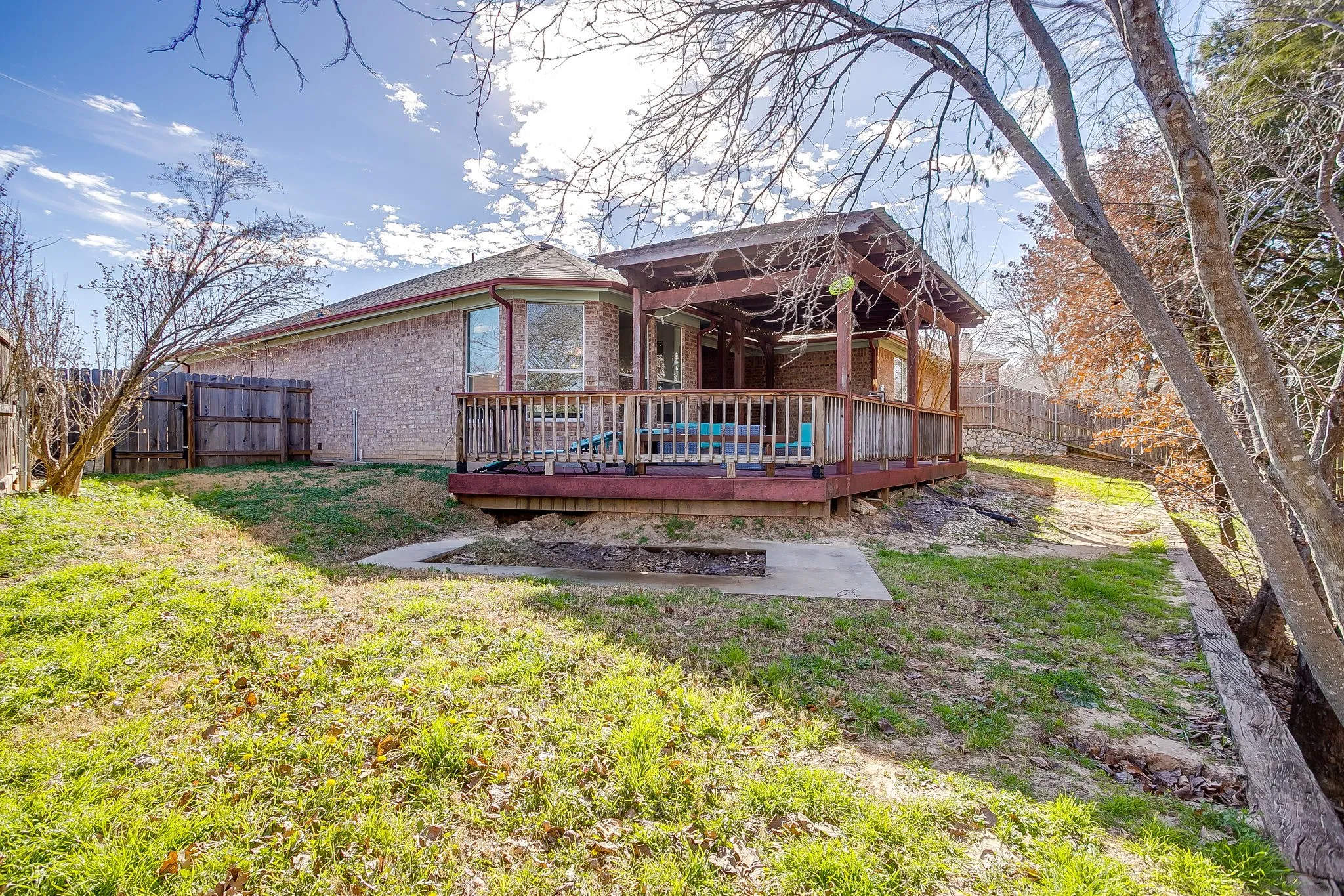 Single Family Residence For Sale in Parker County , 2226 Creek Side Drive, Weatherford, Texas 76087, 3 Bedroom, 2 Bathroom, 2 Garage spaces, 2,015 Sqft, built in 2003, mls#21404290, Real Estate Agent in Weatherford, Homes For Sale in Parker county, Homes For Sale in Weatherford, Realtor in Weatherford Texas, Real Estate Brokerage Independent Realty Texas, Luminita Cordes Realtor