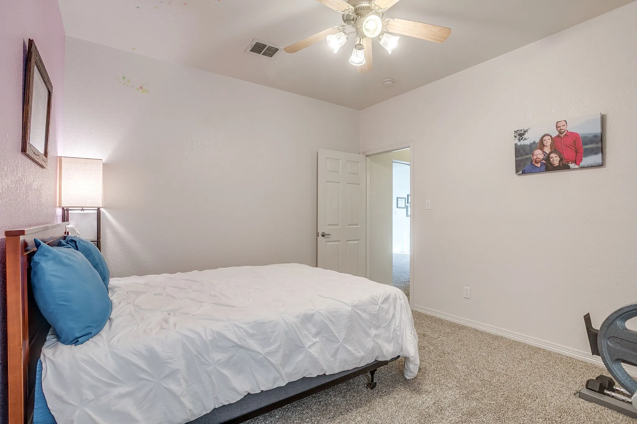 Single Family Residence For Sale in Parker County , 2226 Creek Side Drive, Weatherford, Texas 76087, 3 Bedroom, 2 Bathroom, 2 Garage spaces, 2,015 Sqft, built in 2003, mls#21404290, Real Estate Agent in Weatherford, Homes For Sale in Parker county, Homes For Sale in Weatherford, Realtor in Weatherford Texas, Real Estate Brokerage Independent Realty Texas, Luminita Cordes Realtor