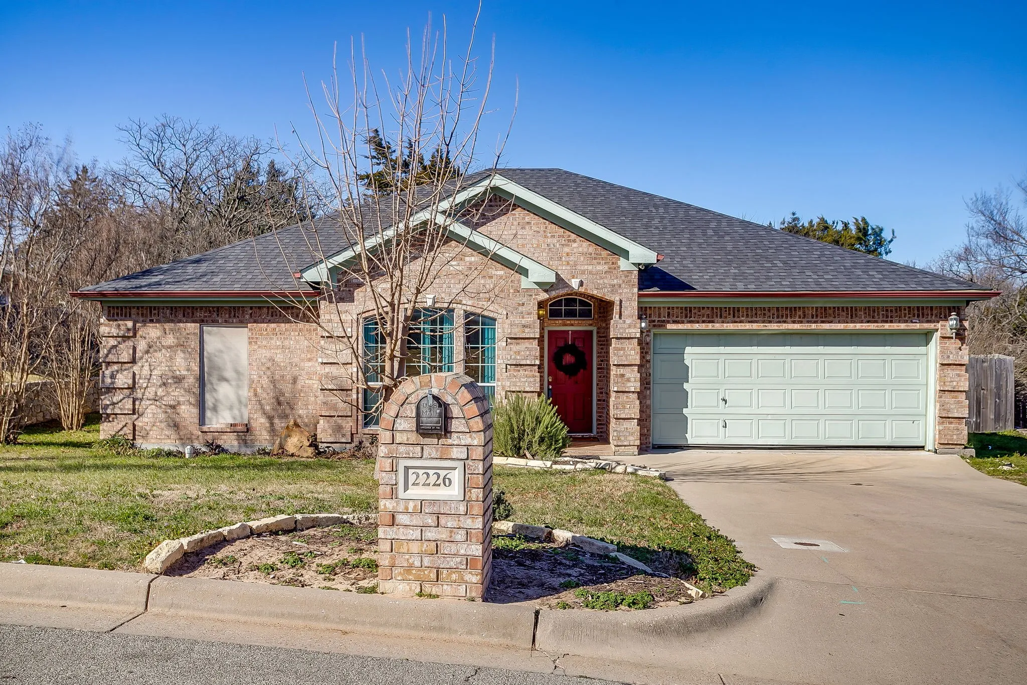 Single Family Residence For Sale in Parker County , 2226 Creek Side Drive, Weatherford, Texas 76087, 3 Bedroom, 2 Bathroom, 2 Garage spaces, 2,015 Sqft, built in 2003, mls#21404290, Real Estate Agent in Weatherford, Homes For Sale in Parker county, Homes For Sale in Weatherford, Realtor in Weatherford Texas, Real Estate Brokerage Independent Realty Texas, Luminita Cordes Realtor