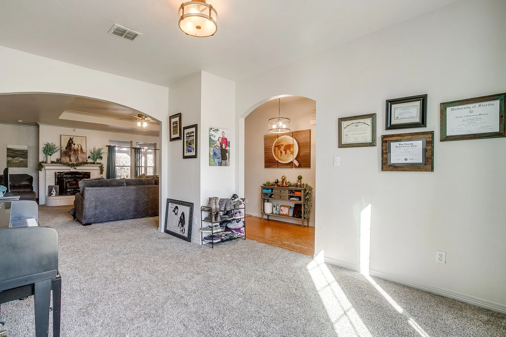 Single Family Residence For Sale in Parker County , 2226 Creek Side Drive, Weatherford, Texas 76087, 3 Bedroom, 2 Bathroom, 2 Garage spaces, 2,015 Sqft, built in 2003, mls#21404290, Real Estate Agent in Weatherford, Homes For Sale in Parker county, Homes For Sale in Weatherford, Realtor in Weatherford Texas, Real Estate Brokerage Independent Realty Texas, Luminita Cordes Realtor