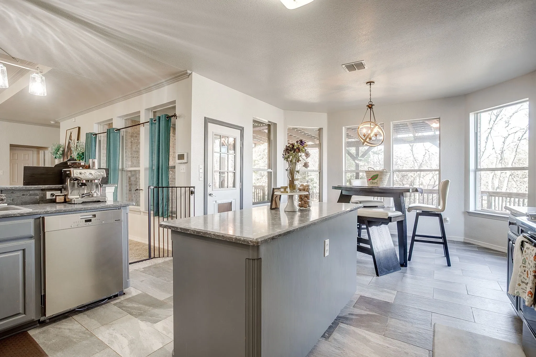 Single Family Residence For Sale in Parker County , 2226 Creek Side Drive, Weatherford, Texas 76087, 3 Bedroom, 2 Bathroom, 2 Garage spaces, 2,015 Sqft, built in 2003, mls#21404290, Real Estate Agent in Weatherford, Homes For Sale in Parker county, Homes For Sale in Weatherford, Realtor in Weatherford Texas, Real Estate Brokerage Independent Realty Texas, Luminita Cordes Realtor