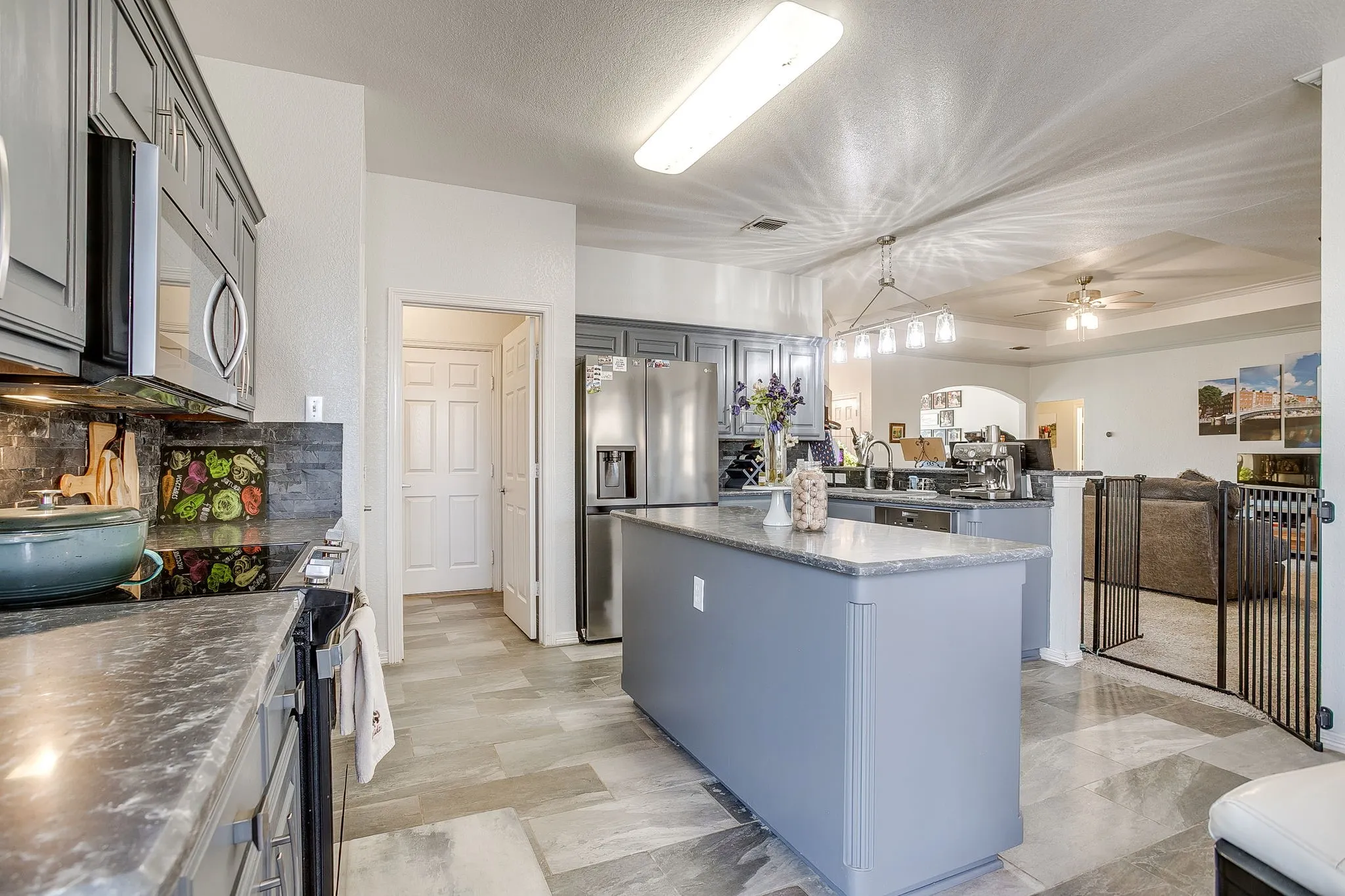Single Family Residence For Sale in Parker County , 2226 Creek Side Drive, Weatherford, Texas 76087, 3 Bedroom, 2 Bathroom, 2 Garage spaces, 2,015 Sqft, built in 2003, mls#21404290, Real Estate Agent in Weatherford, Homes For Sale in Parker county, Homes For Sale in Weatherford, Realtor in Weatherford Texas, Real Estate Brokerage Independent Realty Texas, Luminita Cordes Realtor