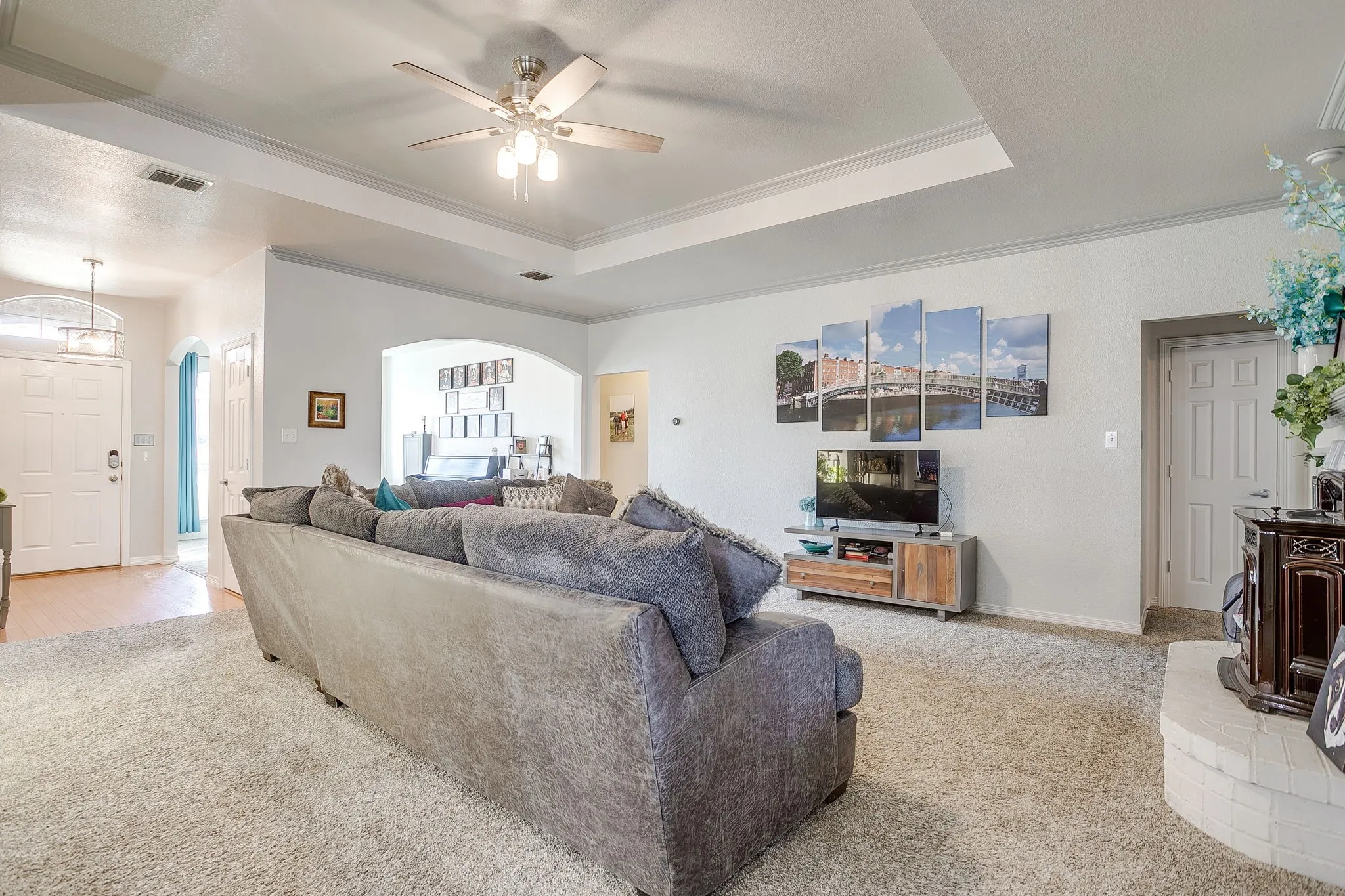 Single Family Residence For Sale in Parker County , 2226 Creek Side Drive, Weatherford, Texas 76087, 3 Bedroom, 2 Bathroom, 2 Garage spaces, 2,015 Sqft, built in 2003, mls#21404290, Real Estate Agent in Weatherford, Homes For Sale in Parker county, Homes For Sale in Weatherford, Realtor in Weatherford Texas, Real Estate Brokerage Independent Realty Texas, Luminita Cordes Realtor