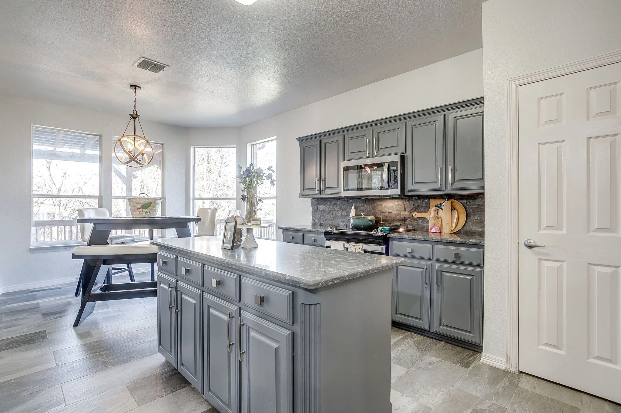 Single Family Residence For Sale in Parker County , 2226 Creek Side Drive, Weatherford, Texas 76087, 3 Bedroom, 2 Bathroom, 2 Garage spaces, 2,015 Sqft, built in 2003, mls#21404290, Real Estate Agent in Weatherford, Homes For Sale in Parker county, Homes For Sale in Weatherford, Realtor in Weatherford Texas, Real Estate Brokerage Independent Realty Texas, Luminita Cordes Realtor