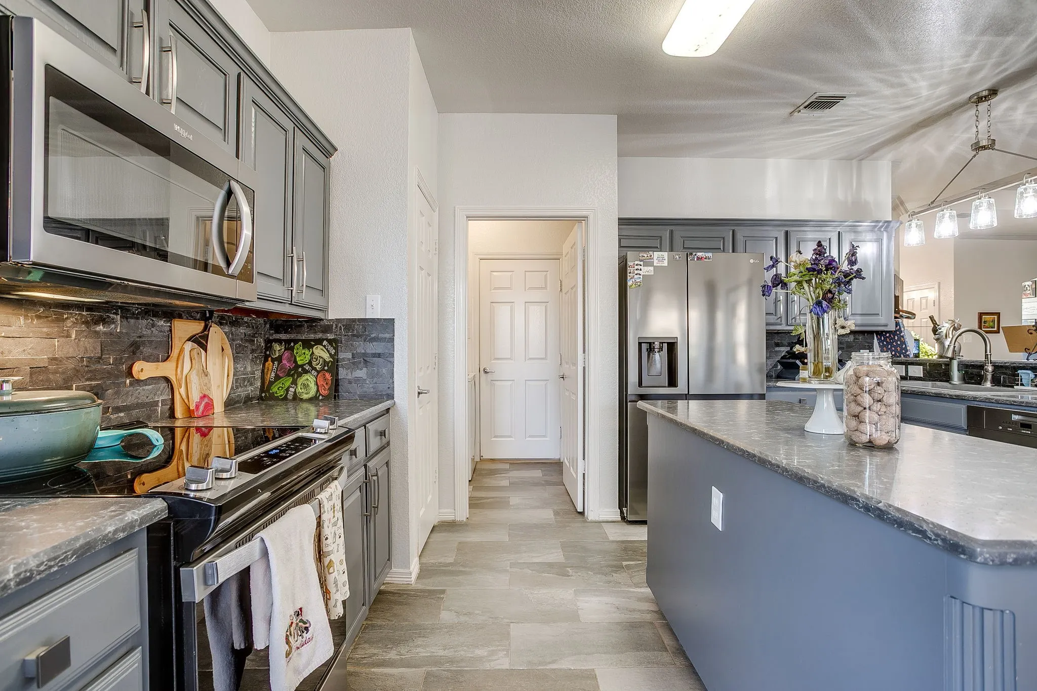 Single Family Residence For Sale in Parker County , 2226 Creek Side Drive, Weatherford, Texas 76087, 3 Bedroom, 2 Bathroom, 2 Garage spaces, 2,015 Sqft, built in 2003, mls#21404290, Real Estate Agent in Weatherford, Homes For Sale in Parker county, Homes For Sale in Weatherford, Realtor in Weatherford Texas, Real Estate Brokerage Independent Realty Texas, Luminita Cordes Realtor