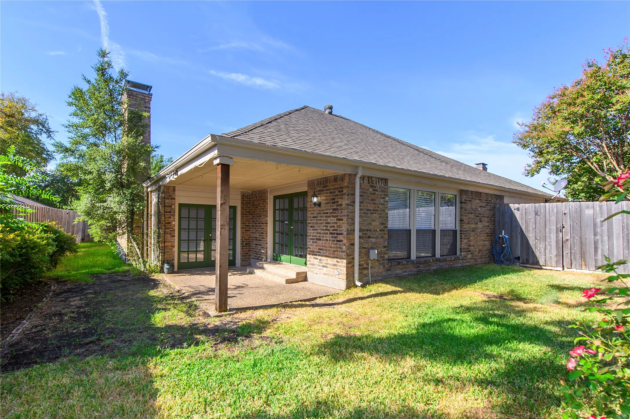 Single Family Residence For Rent in Dallas County , 6025 Daven Oaks Drive, Dallas, Texas 75248, 3 Bedroom, 3 Bathroom, 2 Garage spaces, 2,431 Sqft, built in 1977, mls#21404349, Real Estate Agent in Dallas, Homes For Rent in Dallas county, Homes For Rent in Dallas, Realtor in Dallas Texas, Real Estate Brokerage Independent Realty Texas, Luminita Cordes Realtor