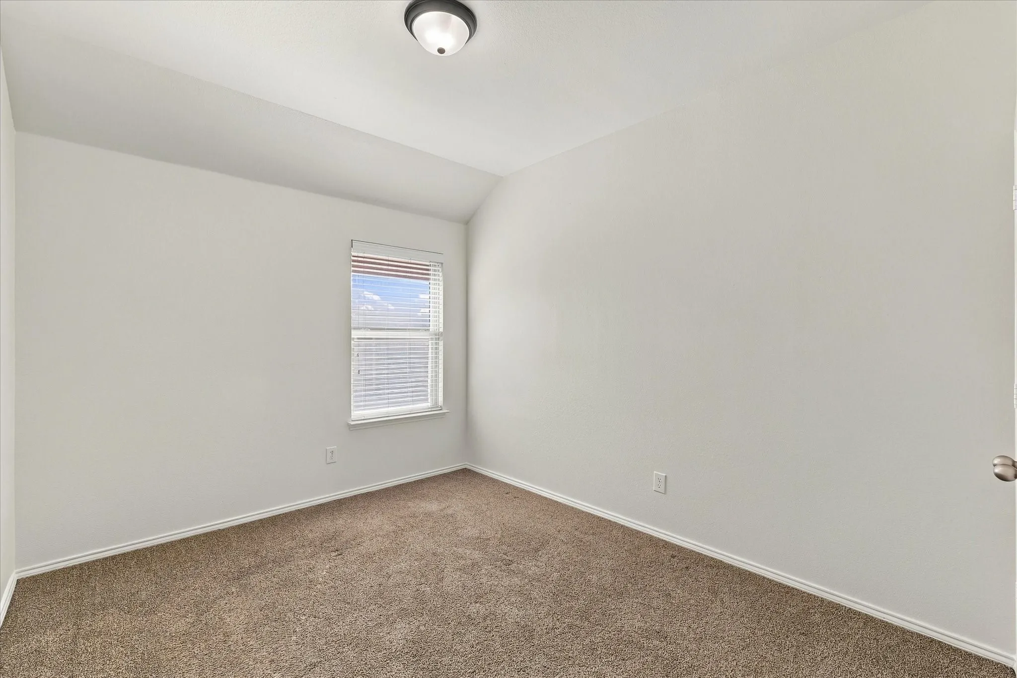 Single Family Residence For Sale in Denton County , 1301 Lasso Drive, Little Elm, Texas 75068, 3 Bedroom, 2 Bathroom, 2 Garage spaces, 1,864 Sqft, built in 2013, mls#21405114, Real Estate Agent in Little Elm, Homes For Sale in Denton county, Homes For Sale in Little Elm, Realtor in Little Elm Texas, Real Estate Brokerage Independent Realty Texas, Luminita Cordes Realtor