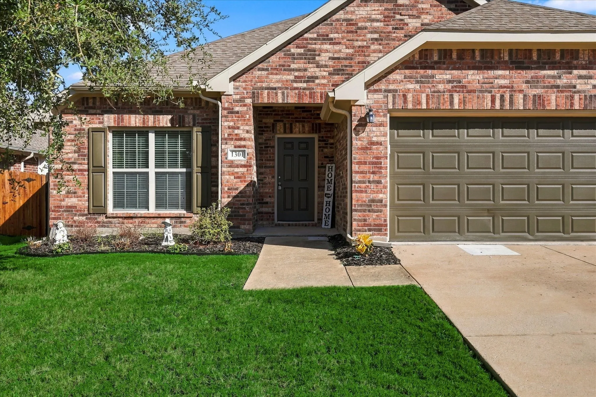 Single Family Residence For Sale in Denton County , 1301 Lasso Drive, Little Elm, Texas 75068, 3 Bedroom, 2 Bathroom, 2 Garage spaces, 1,864 Sqft, built in 2013, mls#21405114, Real Estate Agent in Little Elm, Homes For Sale in Denton county, Homes For Sale in Little Elm, Realtor in Little Elm Texas, Real Estate Brokerage Independent Realty Texas, Luminita Cordes Realtor