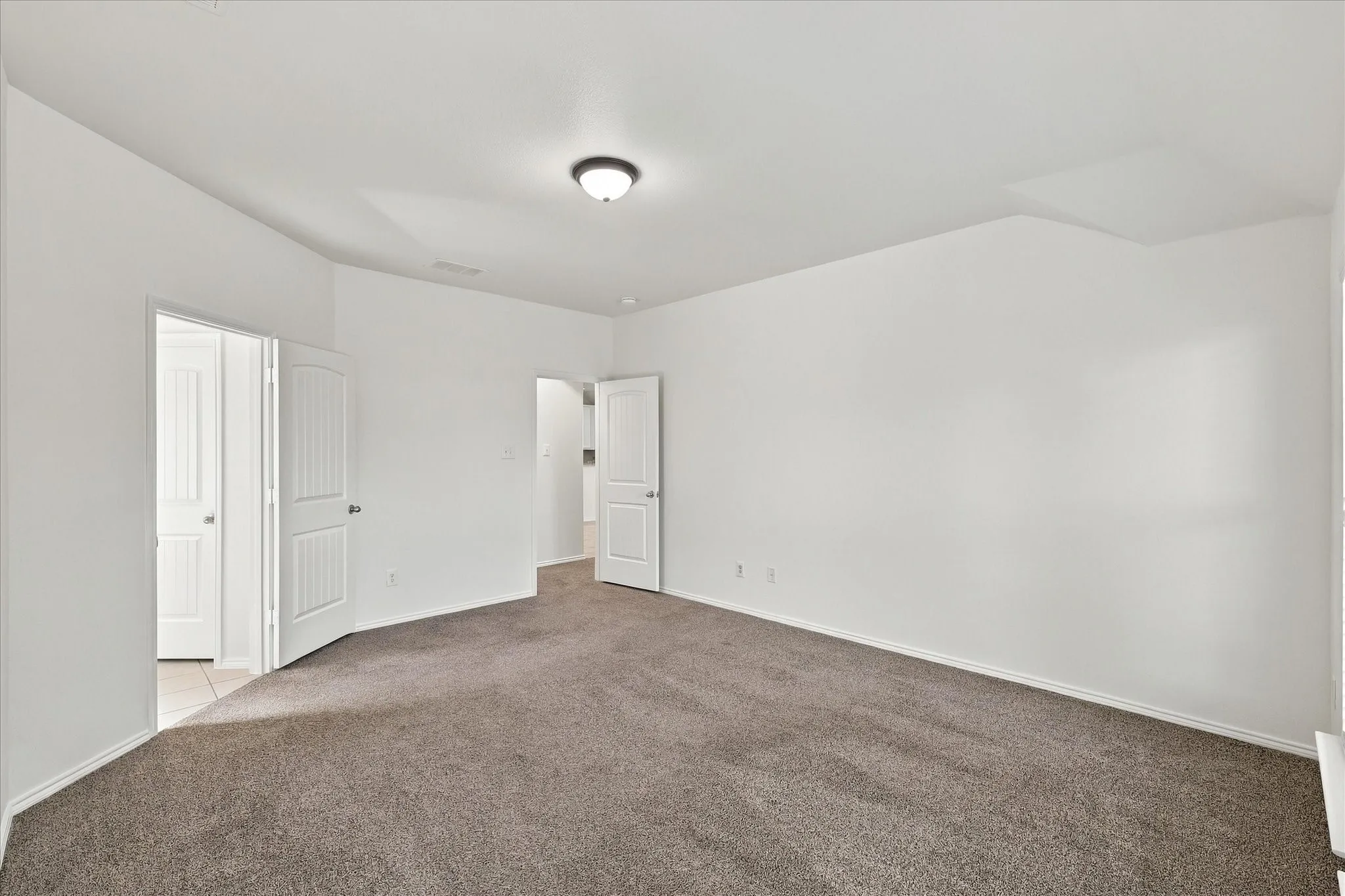 Single Family Residence For Sale in Denton County , 1301 Lasso Drive, Little Elm, Texas 75068, 3 Bedroom, 2 Bathroom, 2 Garage spaces, 1,864 Sqft, built in 2013, mls#21405114, Real Estate Agent in Little Elm, Homes For Sale in Denton county, Homes For Sale in Little Elm, Realtor in Little Elm Texas, Real Estate Brokerage Independent Realty Texas, Luminita Cordes Realtor