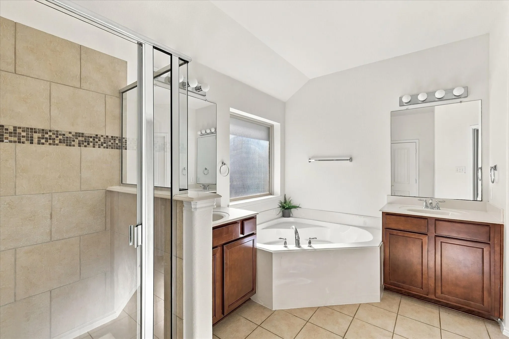 Single Family Residence For Sale in Denton County , 1301 Lasso Drive, Little Elm, Texas 75068, 3 Bedroom, 2 Bathroom, 2 Garage spaces, 1,864 Sqft, built in 2013, mls#21405114, Real Estate Agent in Little Elm, Homes For Sale in Denton county, Homes For Sale in Little Elm, Realtor in Little Elm Texas, Real Estate Brokerage Independent Realty Texas, Luminita Cordes Realtor