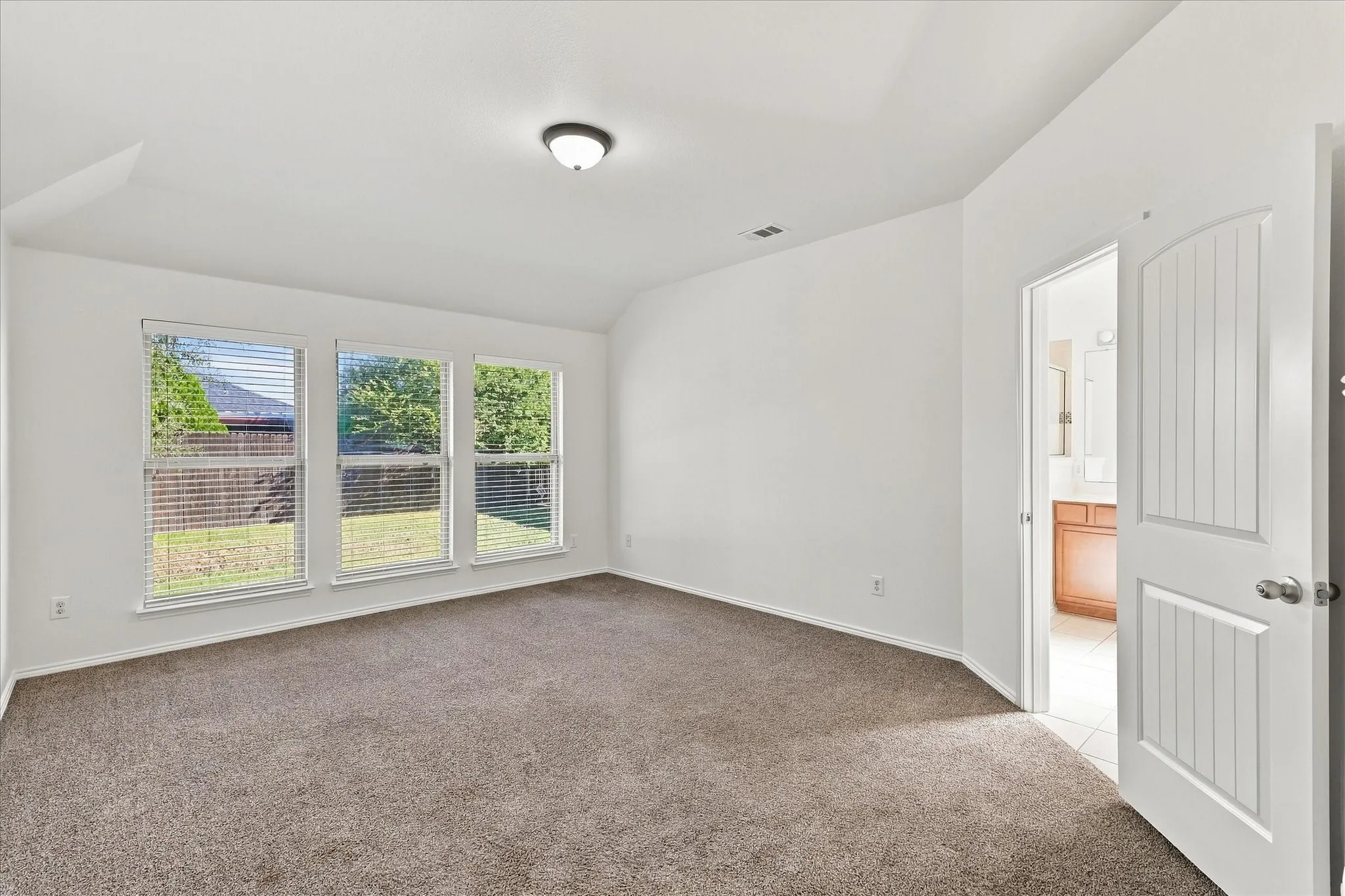 Single Family Residence For Sale in Denton County , 1301 Lasso Drive, Little Elm, Texas 75068, 3 Bedroom, 2 Bathroom, 2 Garage spaces, 1,864 Sqft, built in 2013, mls#21405114, Real Estate Agent in Little Elm, Homes For Sale in Denton county, Homes For Sale in Little Elm, Realtor in Little Elm Texas, Real Estate Brokerage Independent Realty Texas, Luminita Cordes Realtor