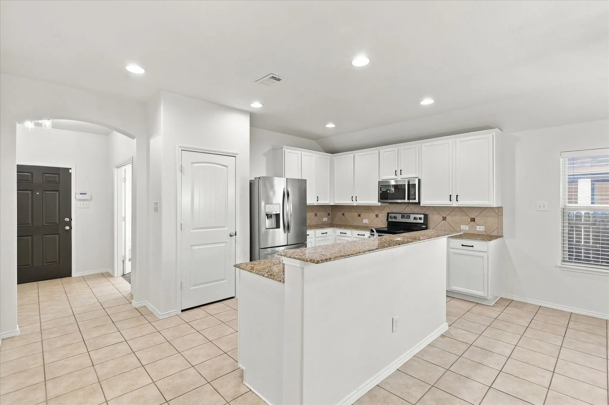 Single Family Residence For Sale in Denton County , 1301 Lasso Drive, Little Elm, Texas 75068, 3 Bedroom, 2 Bathroom, 2 Garage spaces, 1,864 Sqft, built in 2013, mls#21405114, Real Estate Agent in Little Elm, Homes For Sale in Denton county, Homes For Sale in Little Elm, Realtor in Little Elm Texas, Real Estate Brokerage Independent Realty Texas, Luminita Cordes Realtor