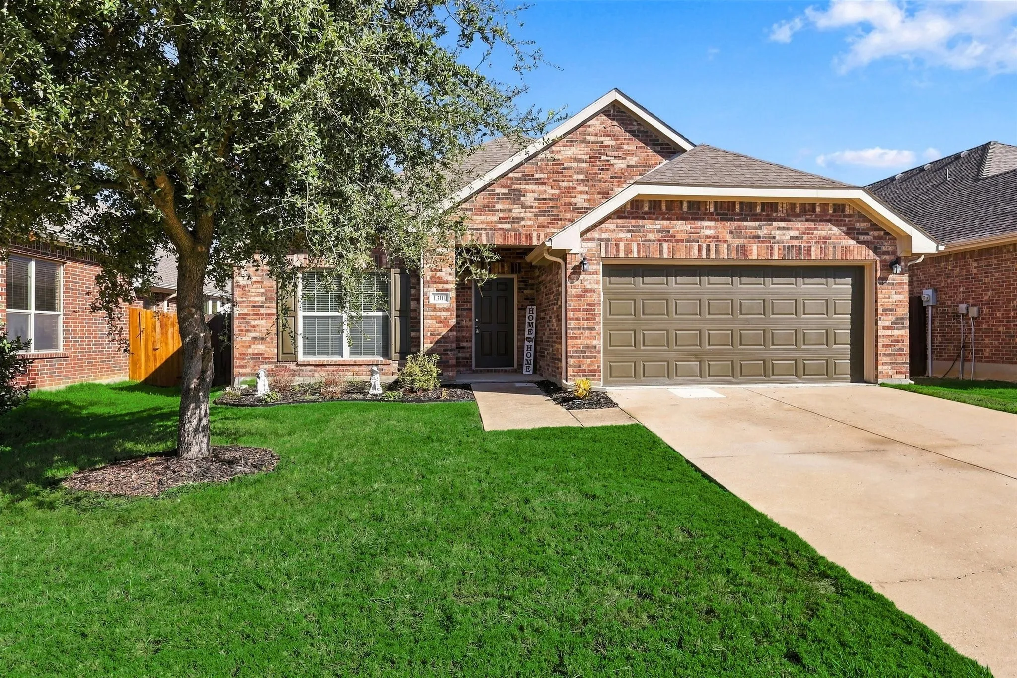Single Family Residence For Sale in Denton County , 1301 Lasso Drive, Little Elm, Texas 75068, 3 Bedroom, 2 Bathroom, 2 Garage spaces, 1,864 Sqft, built in 2013, mls#21405114, Real Estate Agent in Little Elm, Homes For Sale in Denton county, Homes For Sale in Little Elm, Realtor in Little Elm Texas, Real Estate Brokerage Independent Realty Texas, Luminita Cordes Realtor