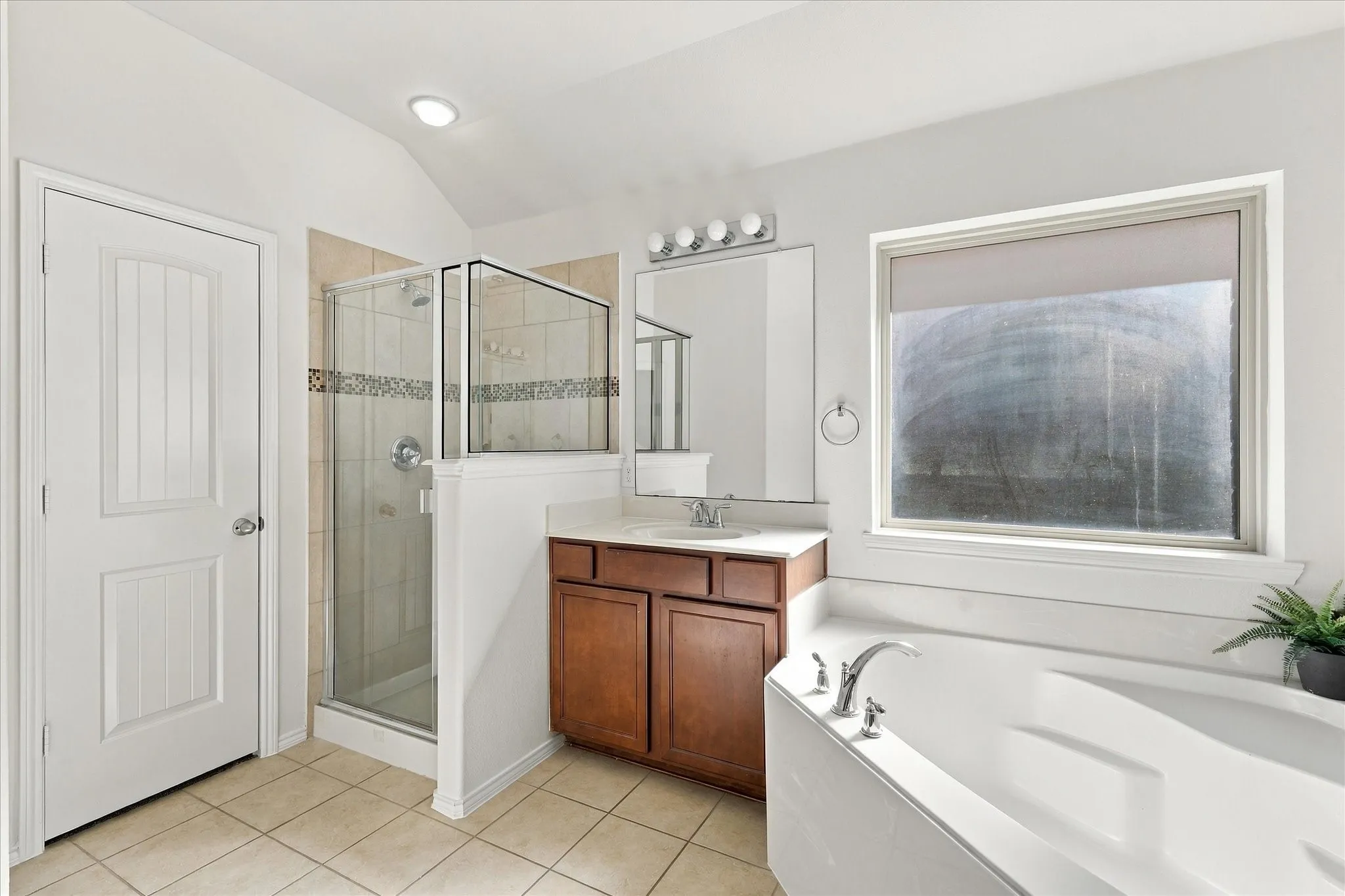 Single Family Residence For Sale in Denton County , 1301 Lasso Drive, Little Elm, Texas 75068, 3 Bedroom, 2 Bathroom, 2 Garage spaces, 1,864 Sqft, built in 2013, mls#21405114, Real Estate Agent in Little Elm, Homes For Sale in Denton county, Homes For Sale in Little Elm, Realtor in Little Elm Texas, Real Estate Brokerage Independent Realty Texas, Luminita Cordes Realtor