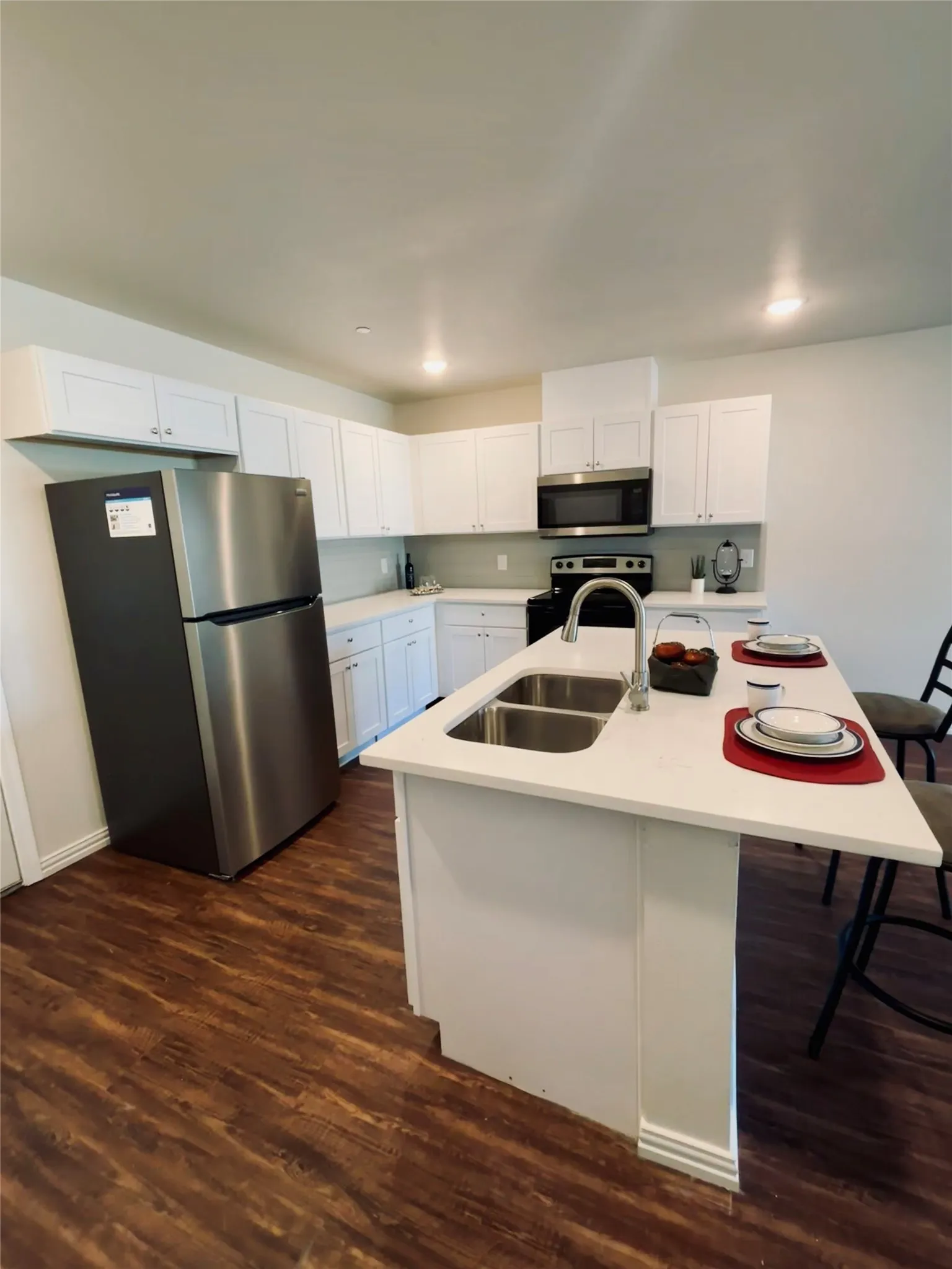Townhouse For Rent in Tarrant County , 6215 Roby Drive, Arlington, Texas 76001, 3 Bedroom, 3 Bathroom, 2 Garage spaces, 1,550 Sqft, built in 2023, mls#21405107, Real Estate Agent in Arlington, Homes For Rent in Tarrant county, Homes For Rent in Arlington, Realtor in Arlington Texas, Real Estate Brokerage Independent Realty Texas, Luminita Cordes Realtor