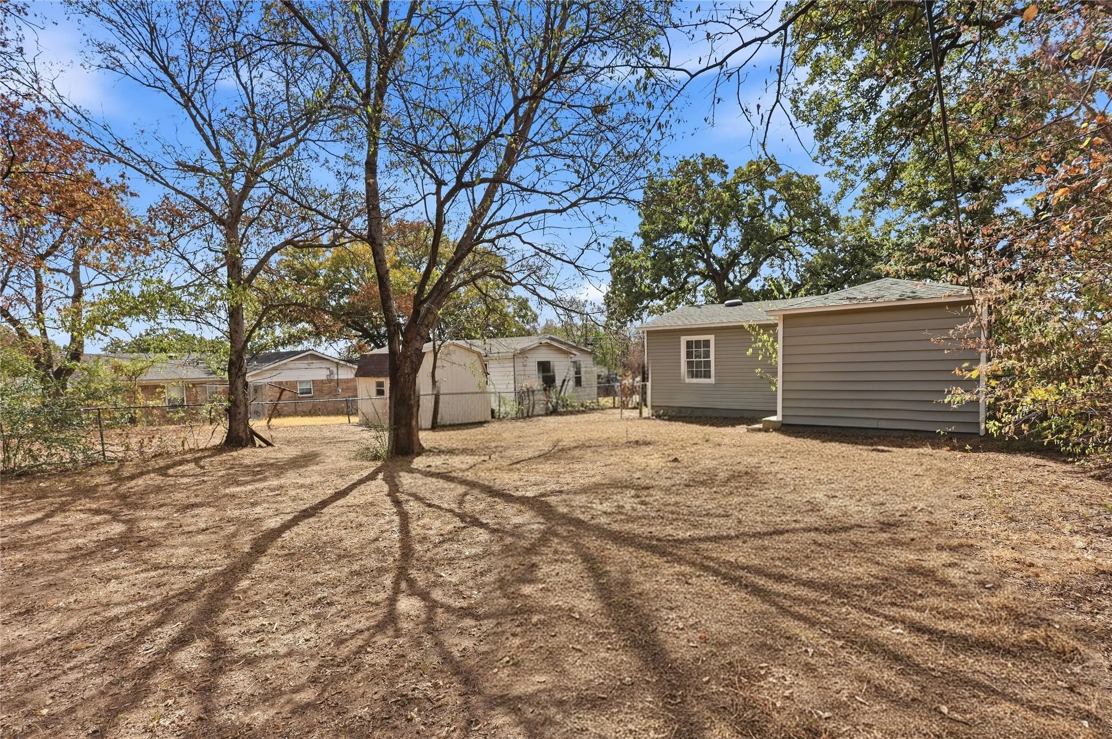 Single Family Residence For Sale in Tarrant County , 5113 Cottey Street, Fort Worth, Texas 76105, 2 Bedroom, 2 Bathroom, Garage spaces, 846 Sqft, built in 1959, mls#21393357, Real Estate Agent in Fort Worth, Homes For Sale in Tarrant county, Homes For Sale in Fort Worth, Realtor in Fort Worth Texas, Real Estate Brokerage Independent Realty Texas, Luminita Cordes Realtor