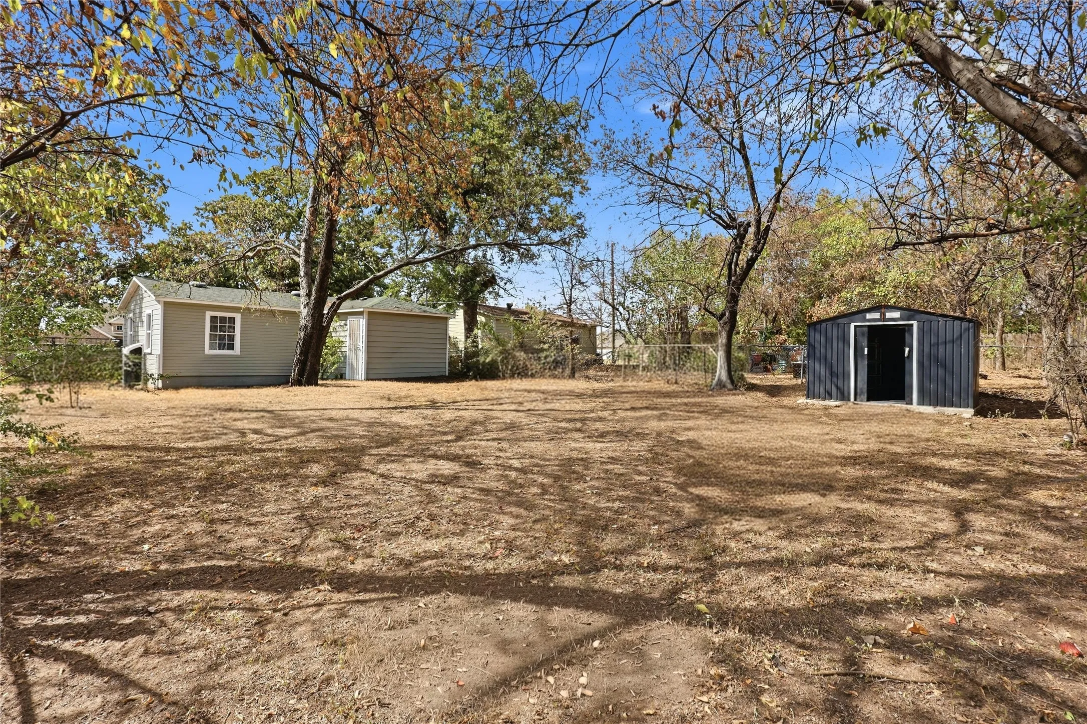Single Family Residence For Sale in Tarrant County , 5113 Cottey Street, Fort Worth, Texas 76105, 2 Bedroom, 2 Bathroom, Garage spaces, 846 Sqft, built in 1959, mls#21393357, Real Estate Agent in Fort Worth, Homes For Sale in Tarrant county, Homes For Sale in Fort Worth, Realtor in Fort Worth Texas, Real Estate Brokerage Independent Realty Texas, Luminita Cordes Realtor