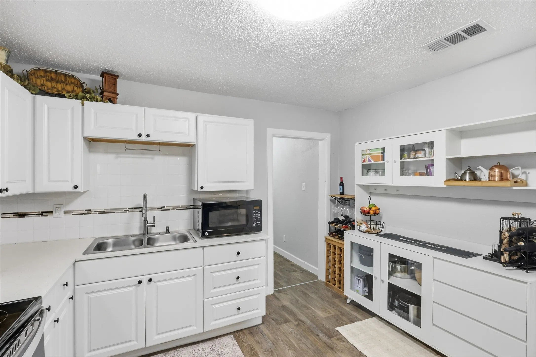 Single Family Residence For Sale in Tarrant County , 5113 Cottey Street, Fort Worth, Texas 76105, 2 Bedroom, 2 Bathroom, Garage spaces, 846 Sqft, built in 1959, mls#21393357, Real Estate Agent in Fort Worth, Homes For Sale in Tarrant county, Homes For Sale in Fort Worth, Realtor in Fort Worth Texas, Real Estate Brokerage Independent Realty Texas, Luminita Cordes Realtor
