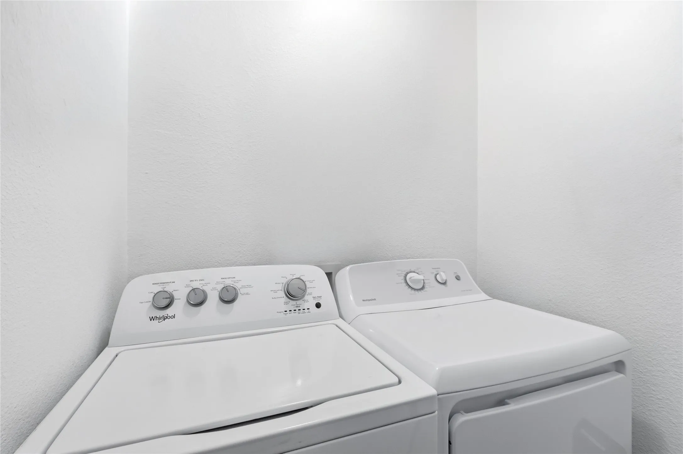 Single Family Residence For Sale in Tarrant County , 5113 Cottey Street, Fort Worth, Texas 76105, 2 Bedroom, 2 Bathroom, Garage spaces, 846 Sqft, built in 1959, mls#21393357, Real Estate Agent in Fort Worth, Homes For Sale in Tarrant county, Homes For Sale in Fort Worth, Realtor in Fort Worth Texas, Real Estate Brokerage Independent Realty Texas, Luminita Cordes Realtor