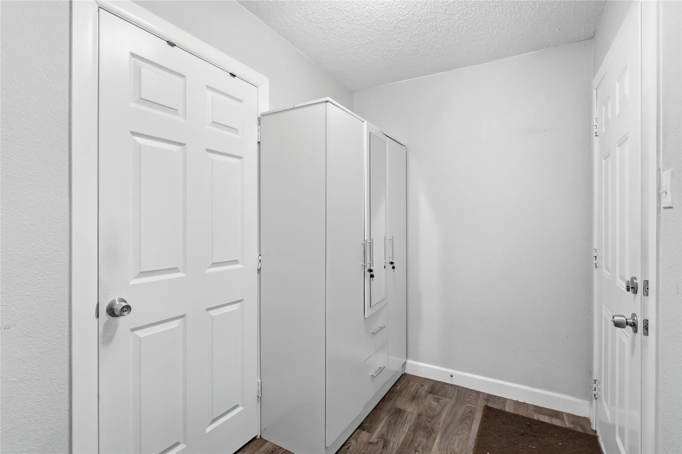 Single Family Residence For Sale in Tarrant County , 5113 Cottey Street, Fort Worth, Texas 76105, 2 Bedroom, 2 Bathroom, Garage spaces, 846 Sqft, built in 1959, mls#21393357, Real Estate Agent in Fort Worth, Homes For Sale in Tarrant county, Homes For Sale in Fort Worth, Realtor in Fort Worth Texas, Real Estate Brokerage Independent Realty Texas, Luminita Cordes Realtor