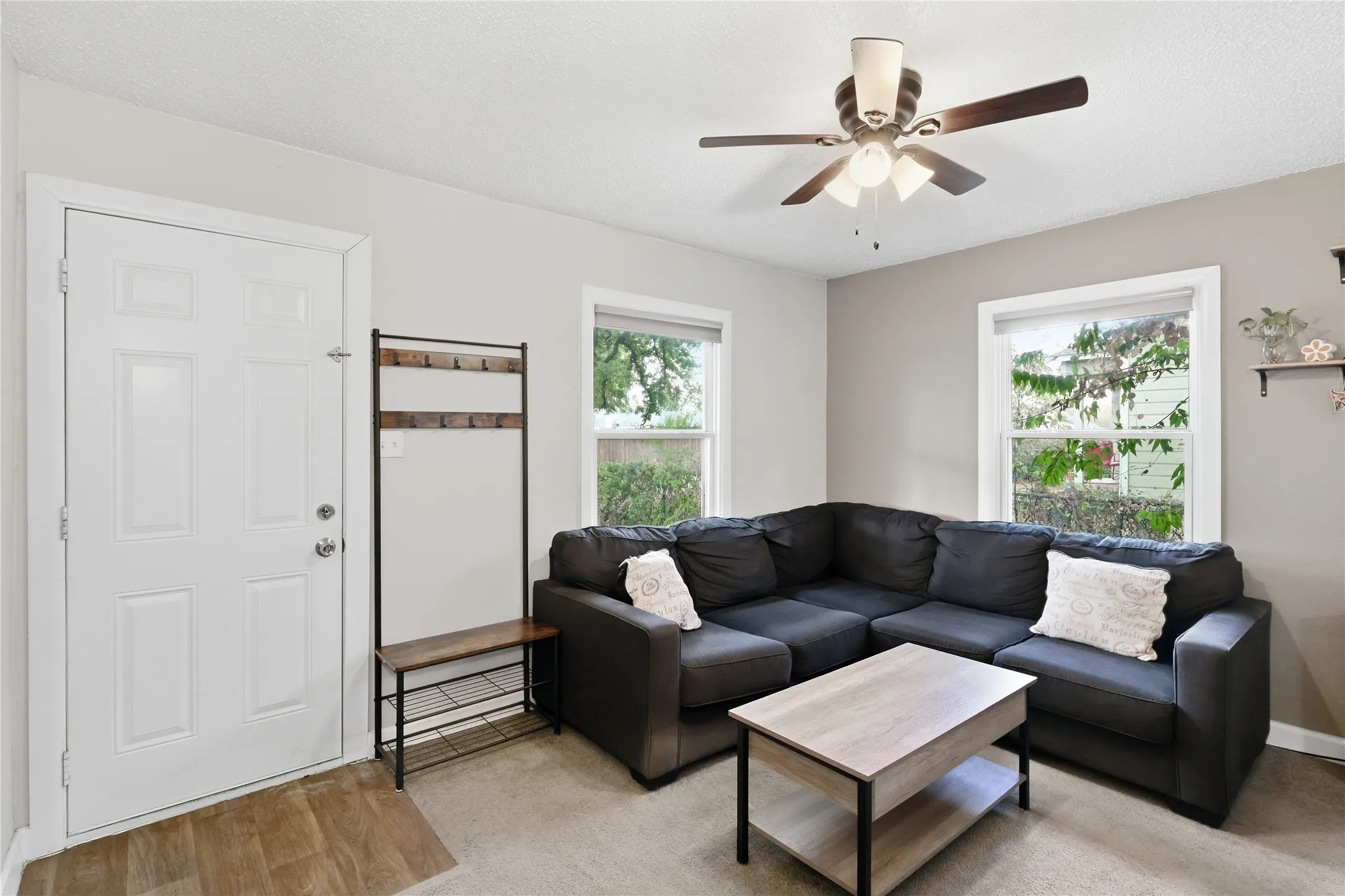 Single Family Residence For Sale in Tarrant County , 5113 Cottey Street, Fort Worth, Texas 76105, 2 Bedroom, 2 Bathroom, Garage spaces, 846 Sqft, built in 1959, mls#21393357, Real Estate Agent in Fort Worth, Homes For Sale in Tarrant county, Homes For Sale in Fort Worth, Realtor in Fort Worth Texas, Real Estate Brokerage Independent Realty Texas, Luminita Cordes Realtor